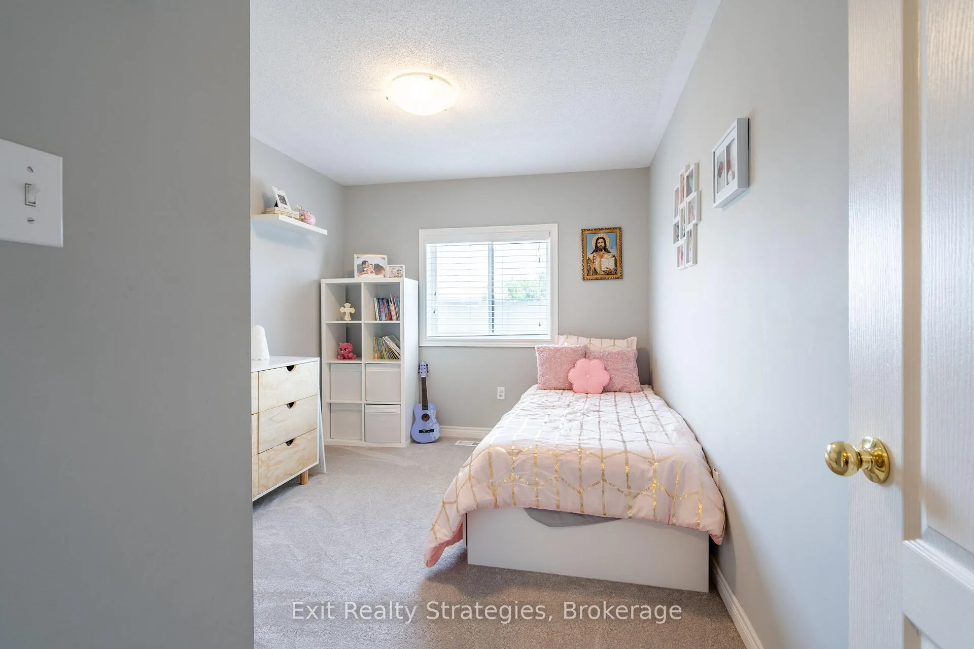 Photo 28 of 15 Marina Point Crescent, Hamilton, Winona — HOMEH