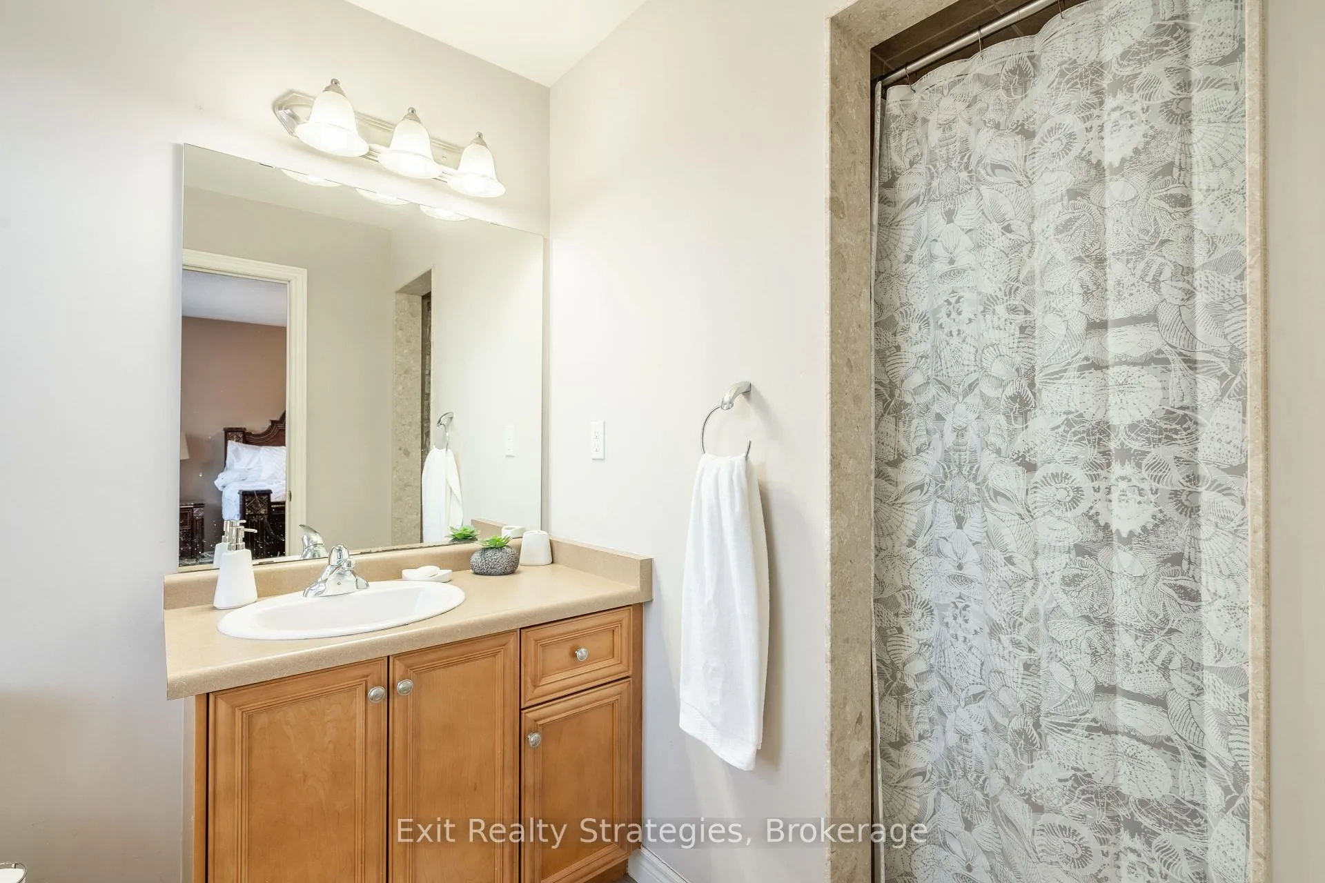 Photo 34 of 15 Marina Point Crescent, Hamilton, Winona — HOMEH