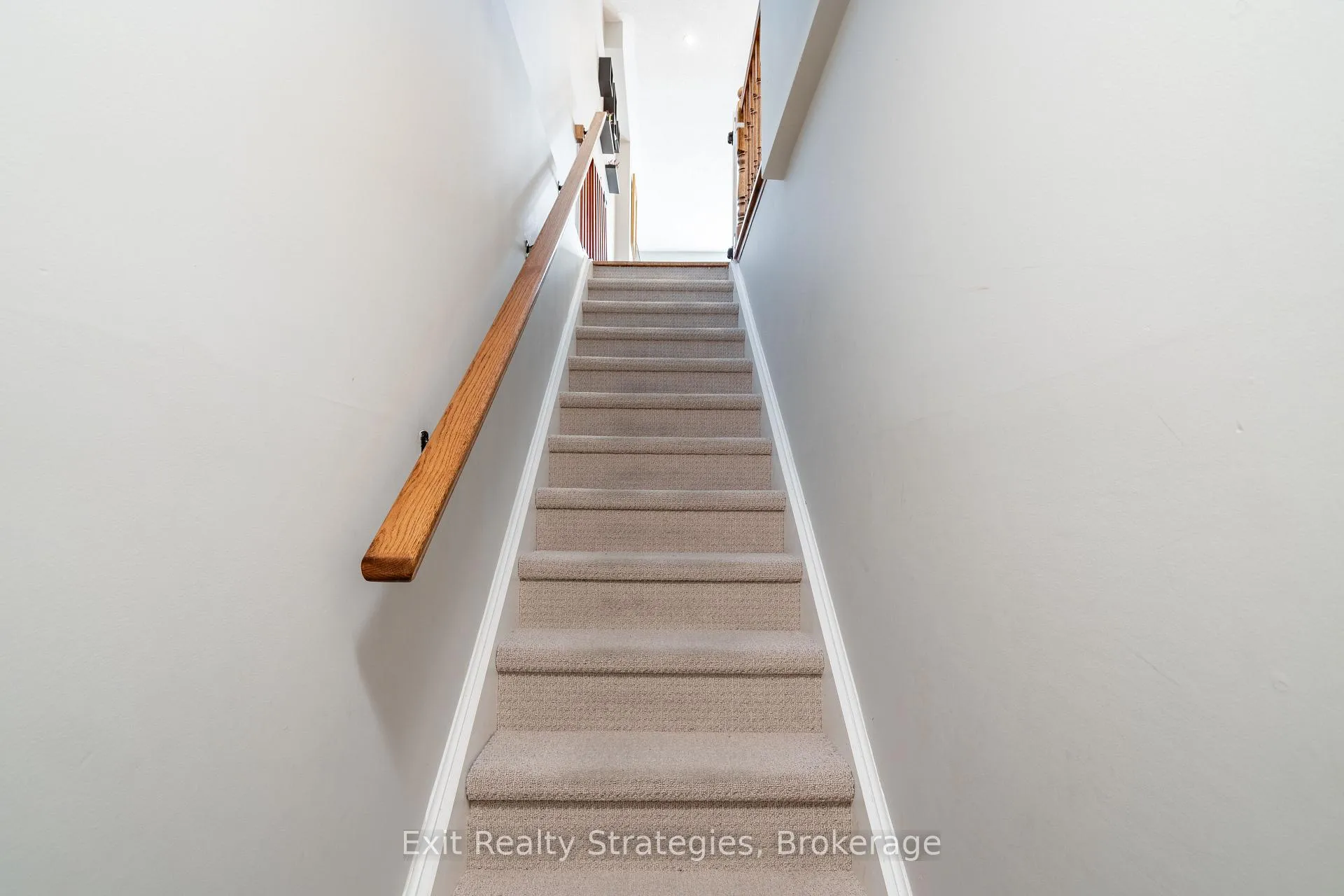 Photo 36 of 15 Marina Point Crescent, Hamilton, Winona — HOMEH