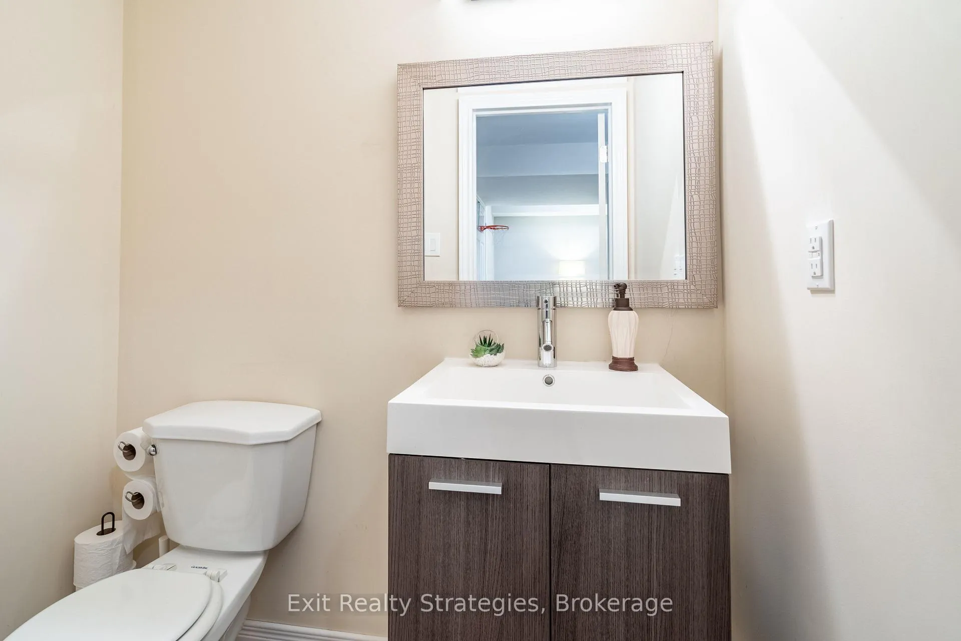 Photo 39 of 15 Marina Point Crescent, Hamilton, Winona — HOMEH