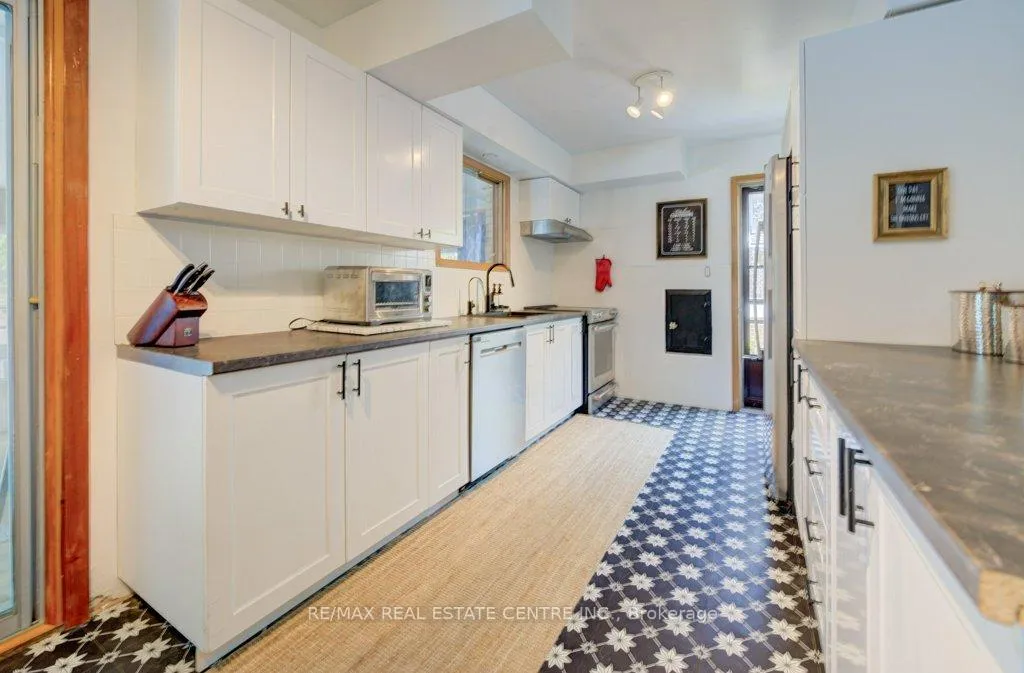Photo 16 of 248 Fergus Avenue, Kitchener — HOMEH