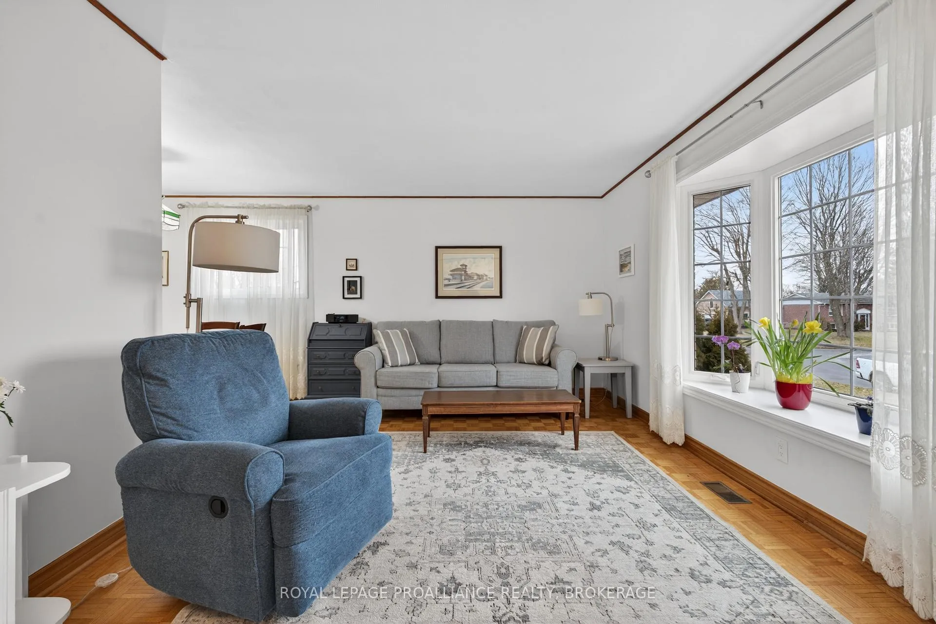 Photo 6 of 810 Camberley Crescent, Kingston, City Southwest — HOMEH