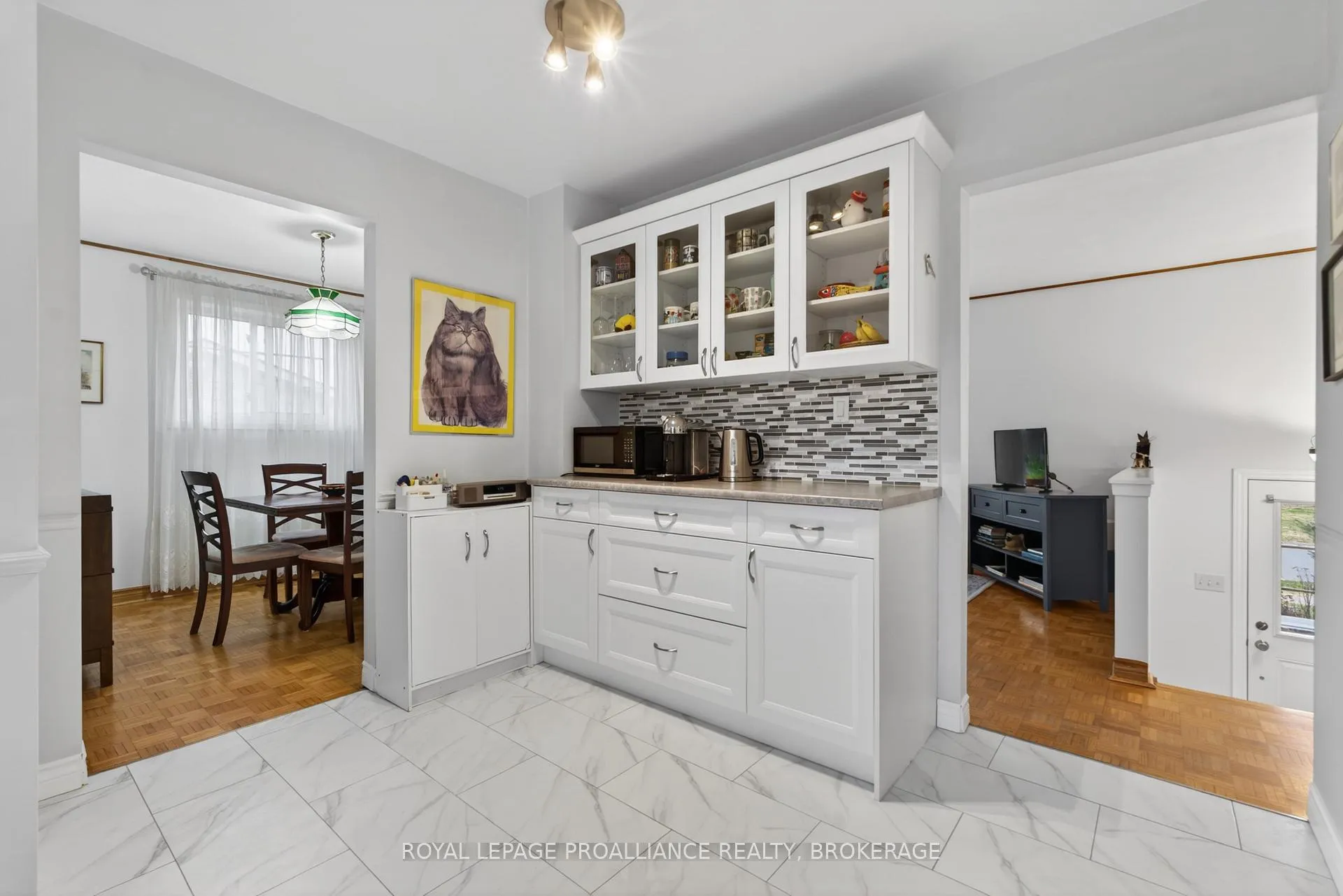 Photo 7 of 810 Camberley Crescent, Kingston, City Southwest — HOMEH
