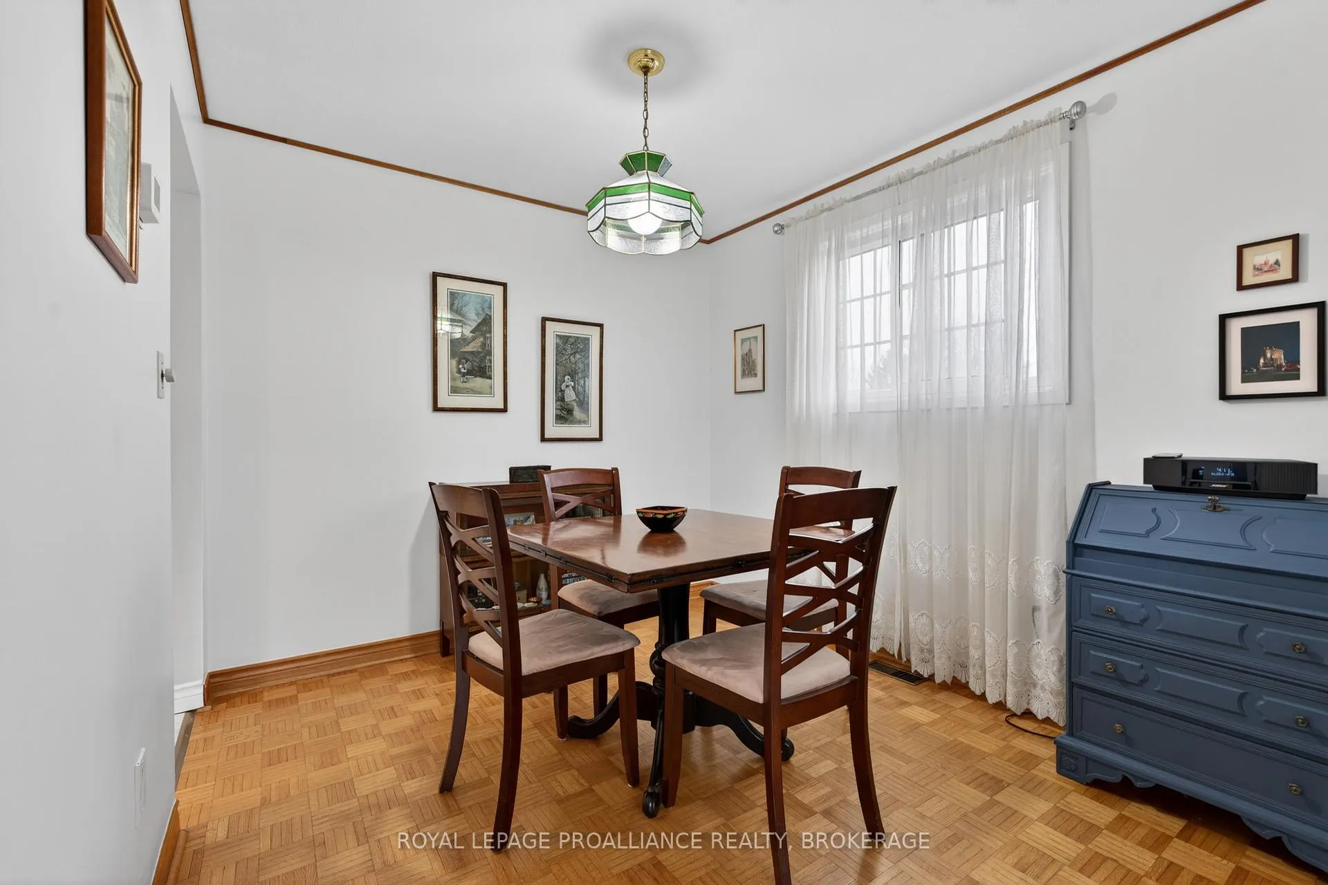 Photo 10 of 810 Camberley Crescent, Kingston, City Southwest — HOMEH