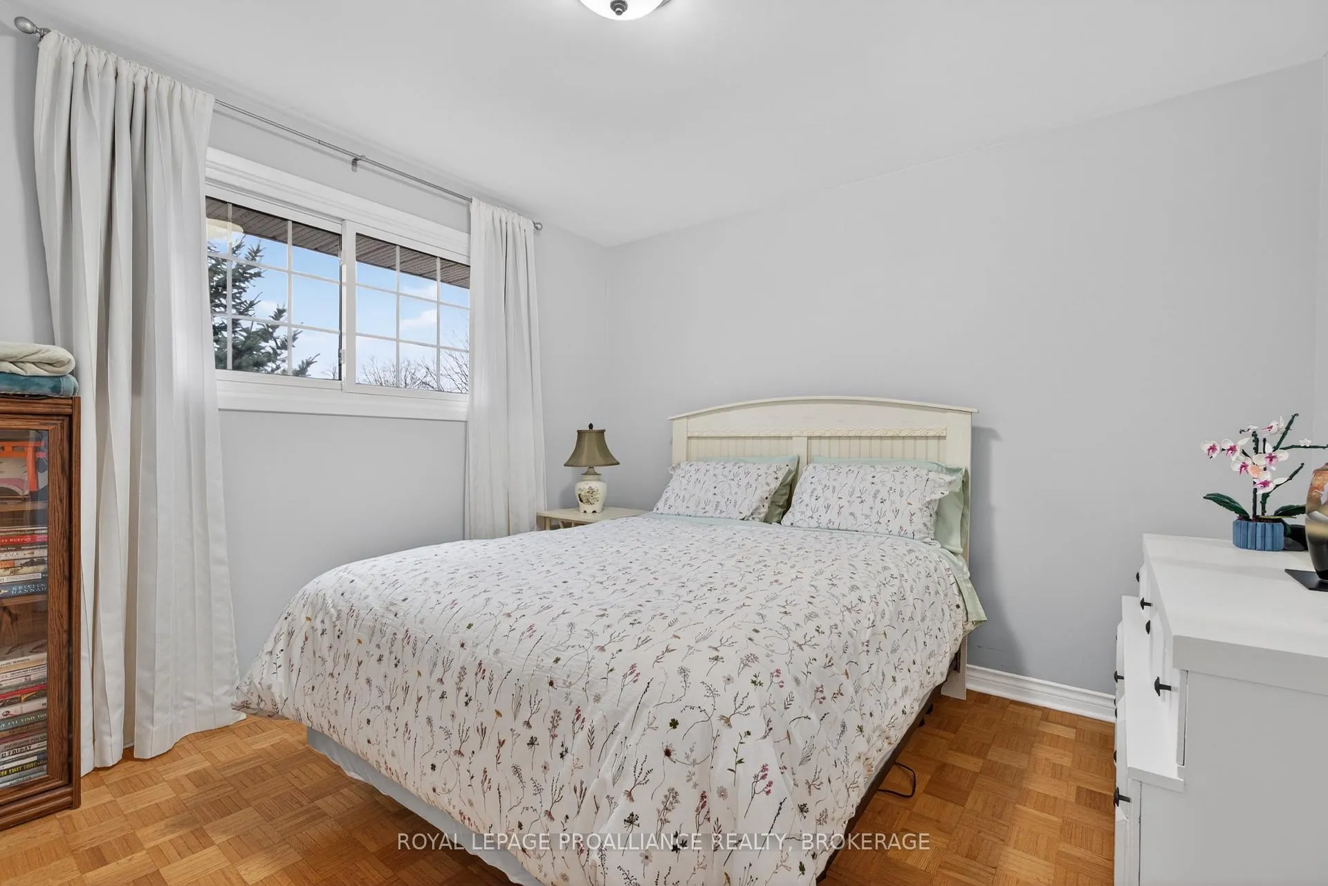 Photo 11 of 810 Camberley Crescent, Kingston, City Southwest — HOMEH
