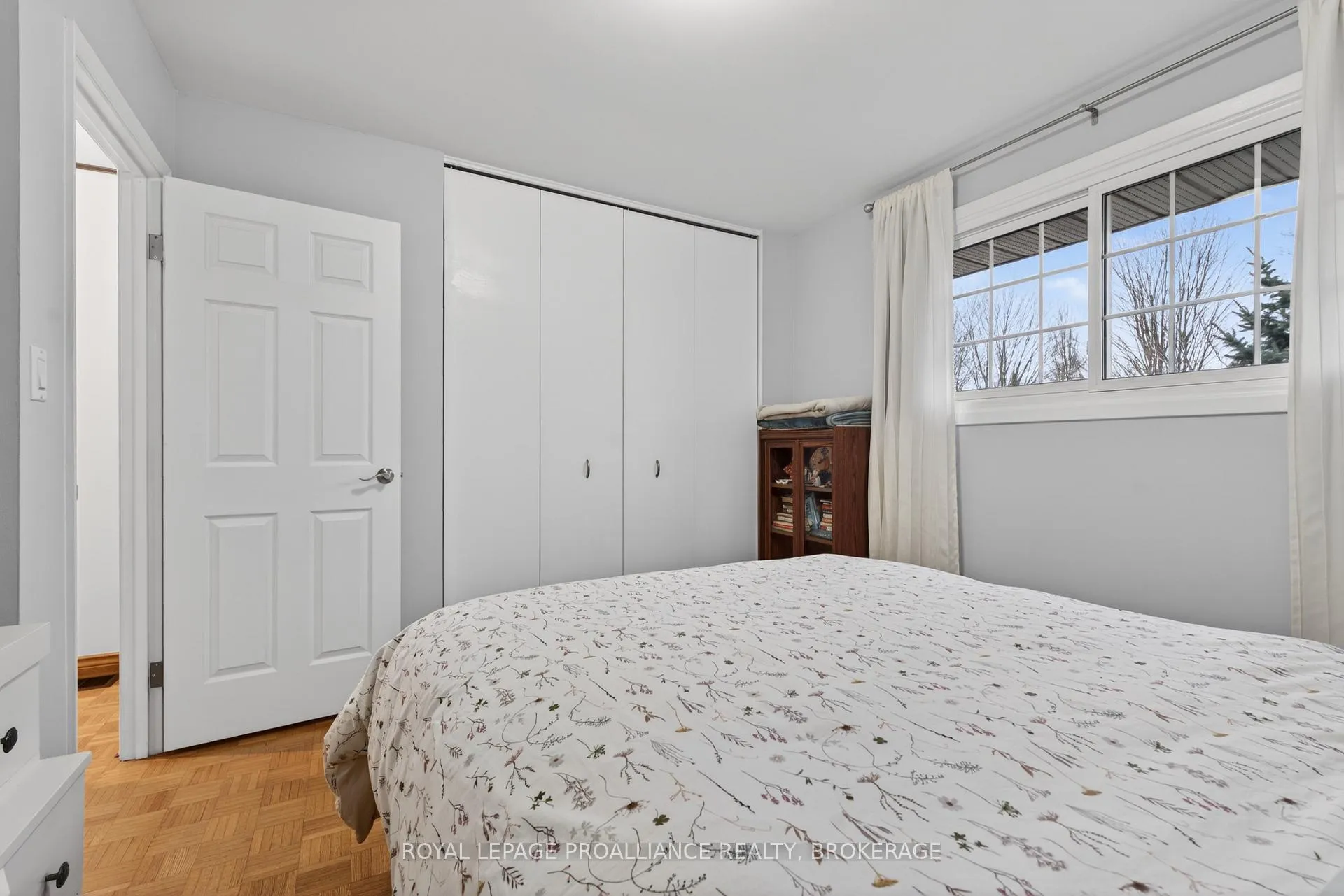 Photo 12 of 810 Camberley Crescent, Kingston, City Southwest — HOMEH