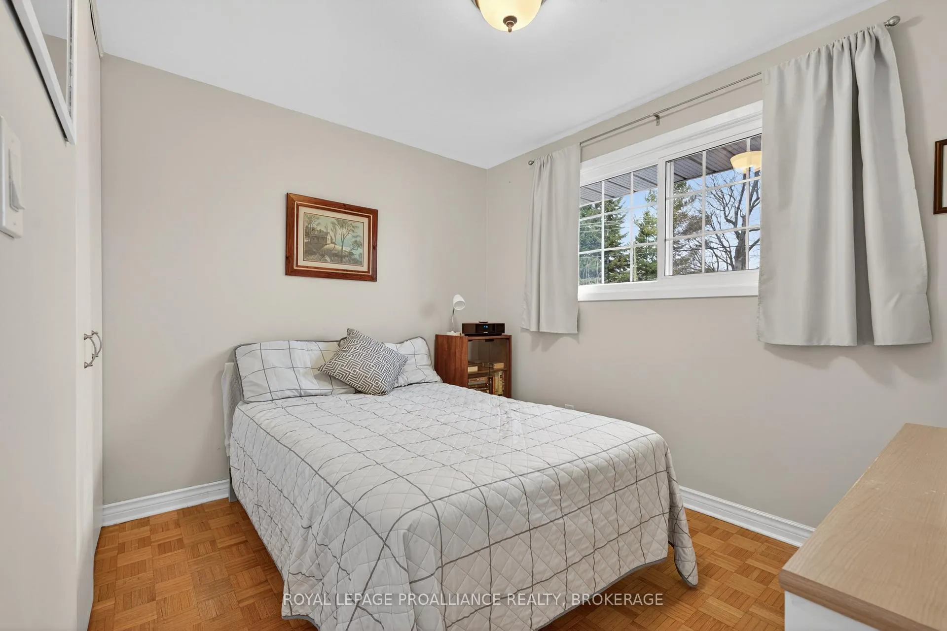 Photo 14 of 810 Camberley Crescent, Kingston, City Southwest — HOMEH