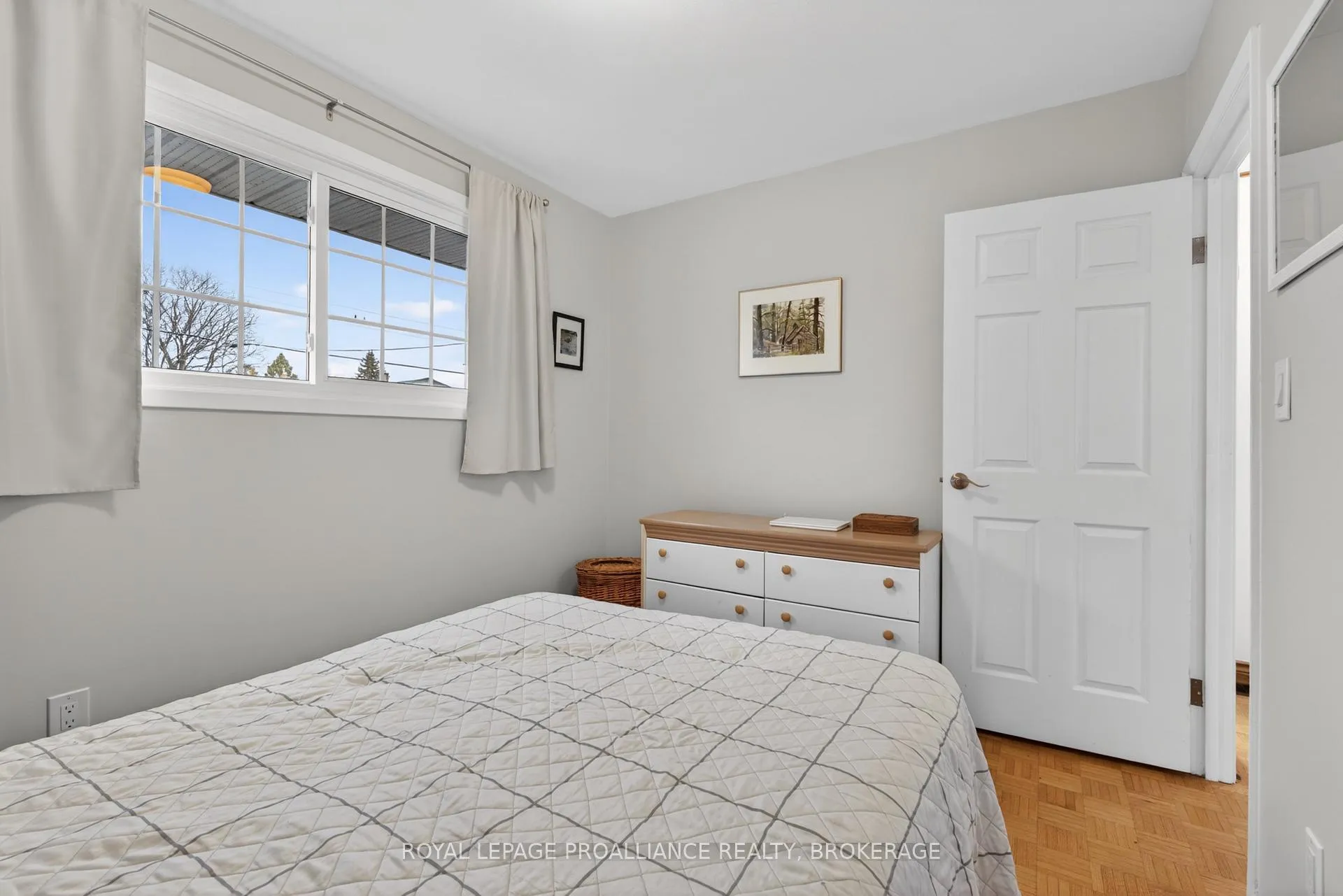 Photo 15 of 810 Camberley Crescent, Kingston, City Southwest — HOMEH