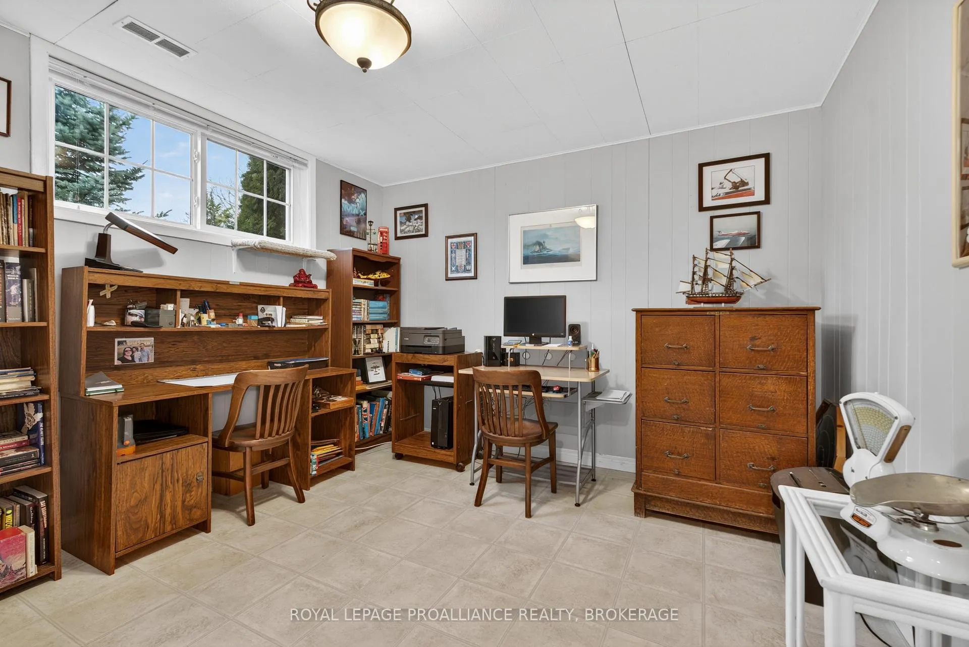 Photo 22 of 810 Camberley Crescent, Kingston, City Southwest — HOMEH