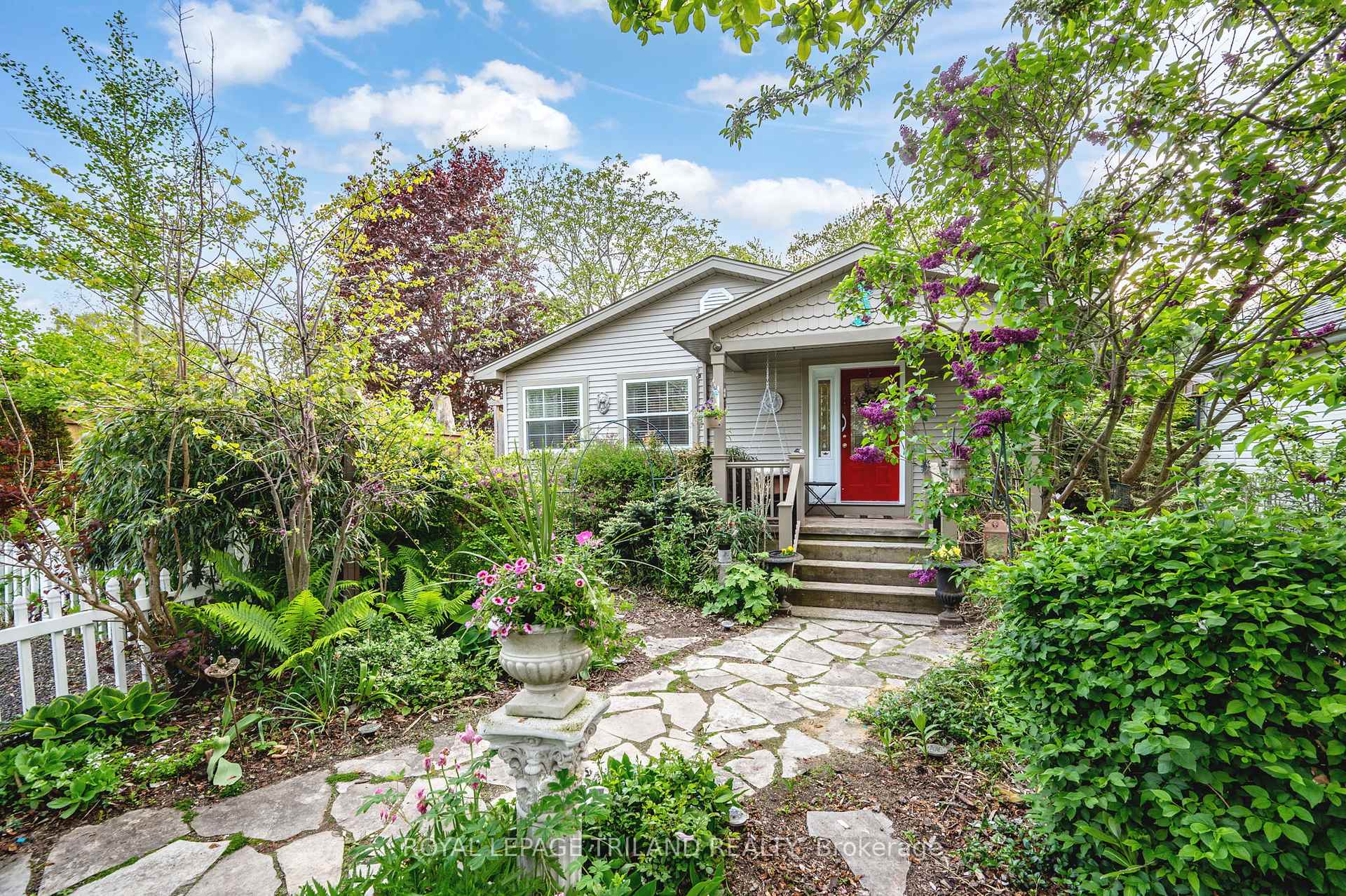 Photo 2 of 186 Charles Street, Central Elgin, Rural Central Elgin — HOMEH