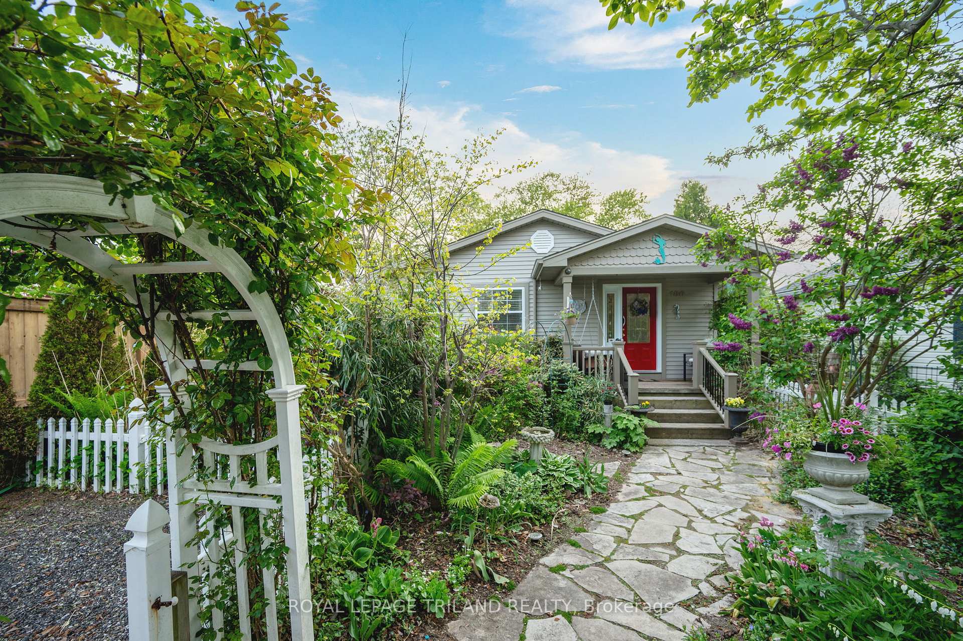 Photo 3 of 186 Charles Street, Central Elgin, Rural Central Elgin — HOMEH