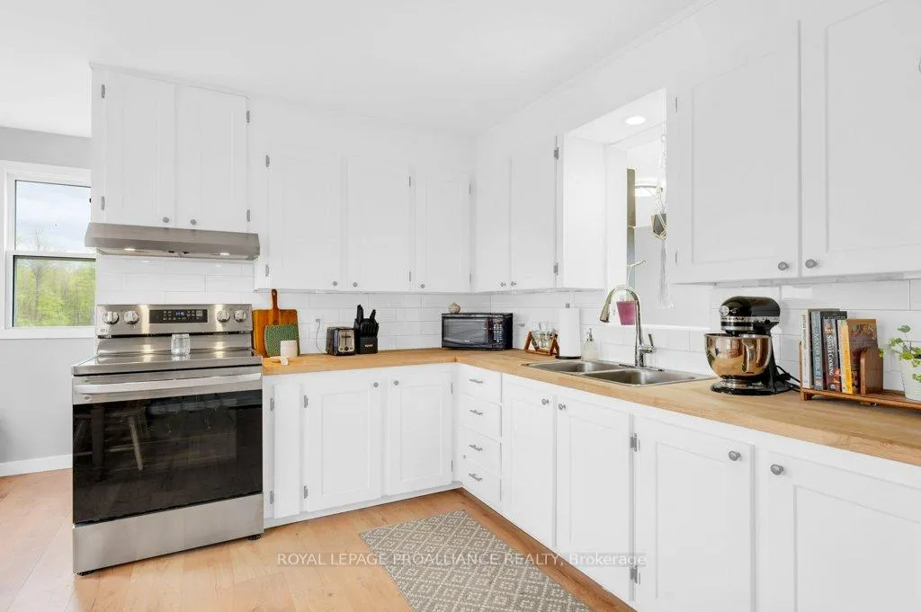 Photo 11 of 878 Barry Road, Madoc — HOMEH