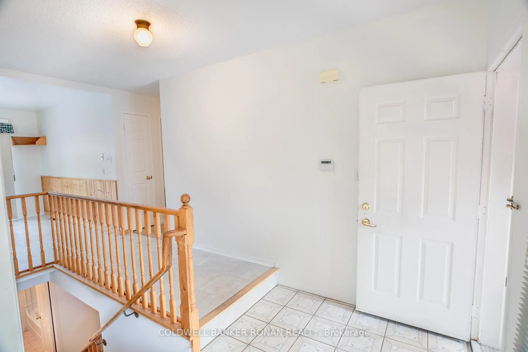 Photo 3 of 17 Mayfair Drive, Barrie, Ardagh — HOMEH