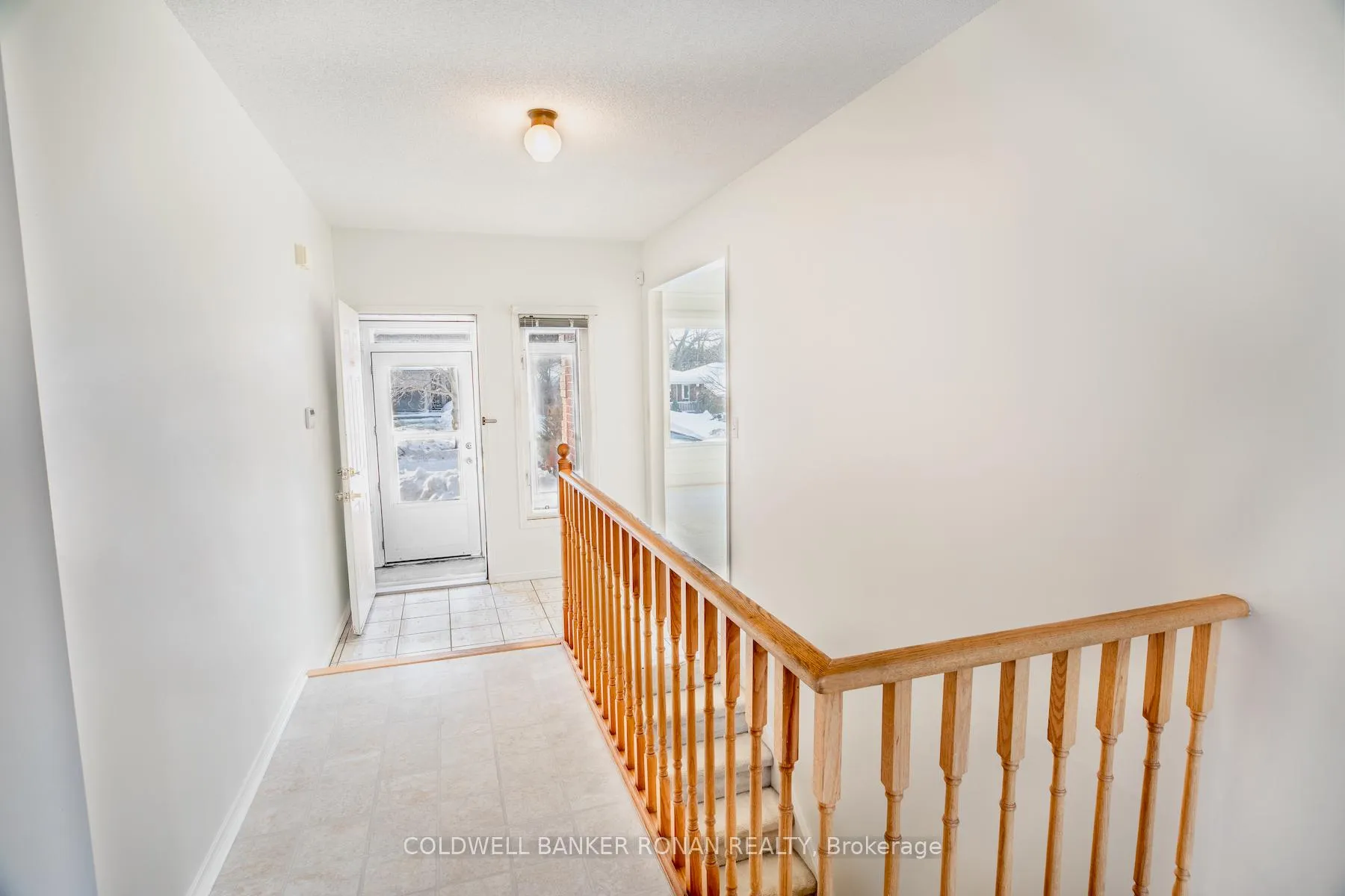 Photo 4 of 17 Mayfair Drive, Barrie, Ardagh — HOMEH