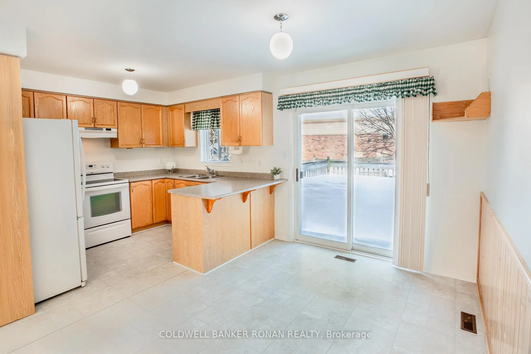 Photo 9 of 17 Mayfair Drive, Barrie, Ardagh — HOMEH