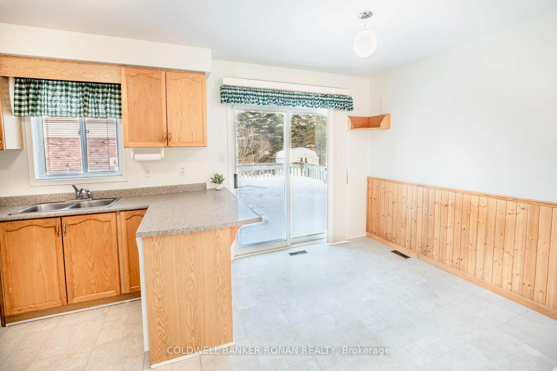 Photo 10 of 17 Mayfair Drive, Barrie, Ardagh — HOMEH
