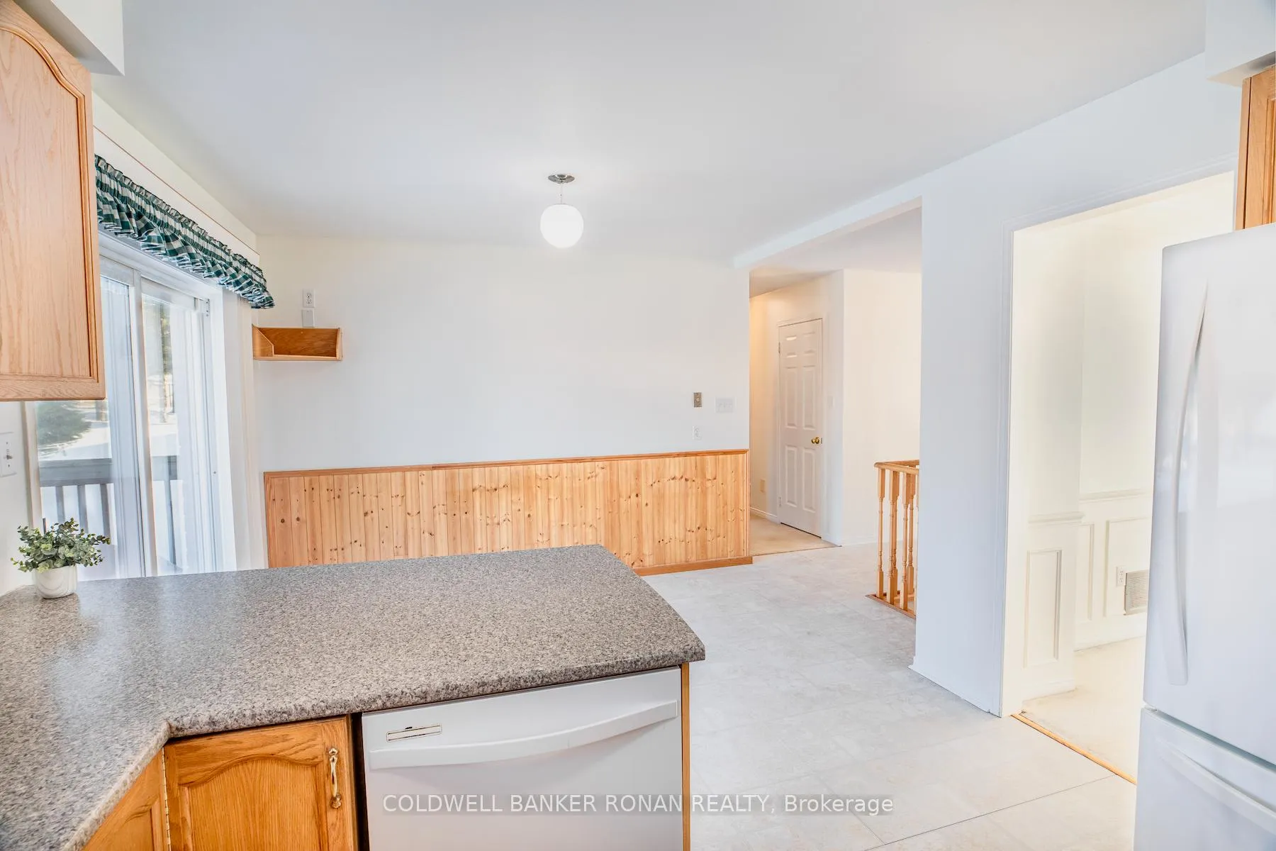 Photo 11 of 17 Mayfair Drive, Barrie, Ardagh — HOMEH