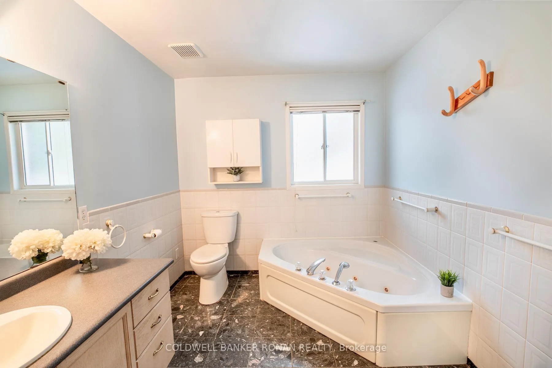 Photo 16 of 17 Mayfair Drive, Barrie, Ardagh — HOMEH