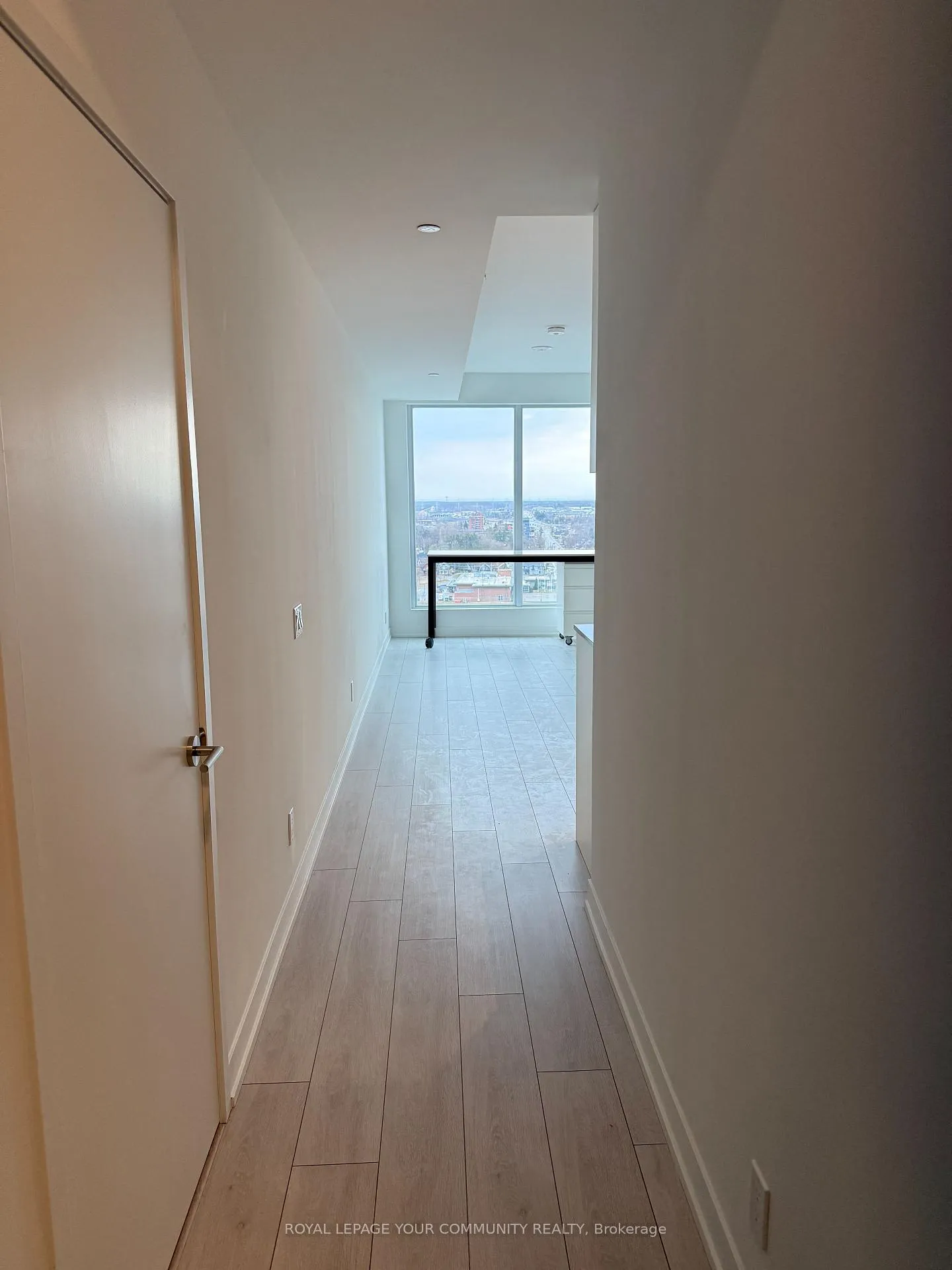 Photo 3 of 39 mary Street, Barrie, City Centre — HOMEH