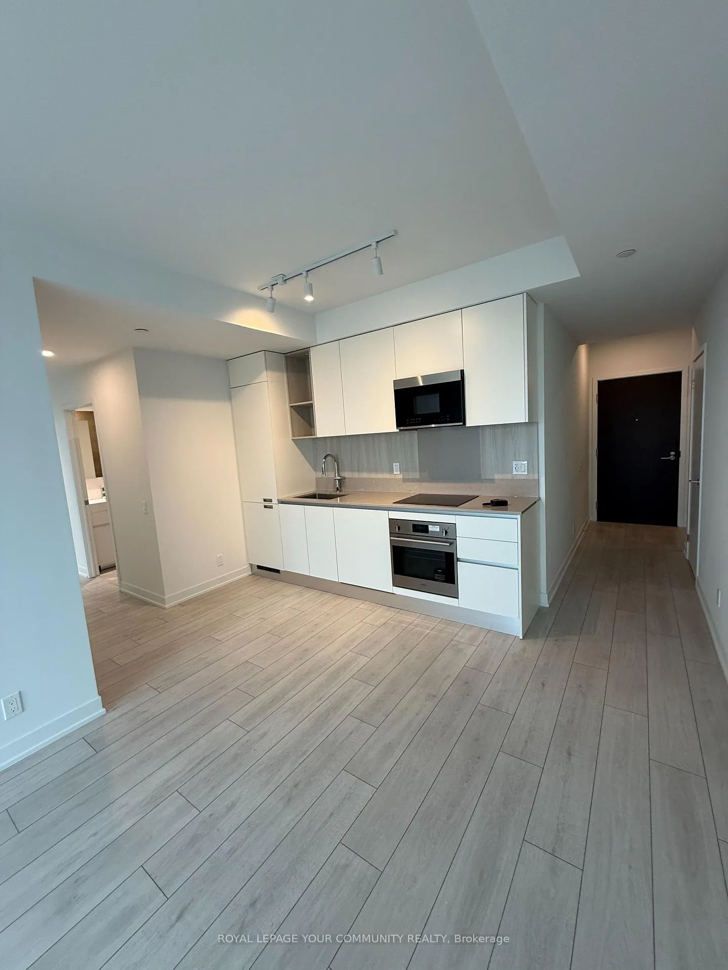 Photo 4 of 39 mary Street, Barrie, City Centre — HOMEH