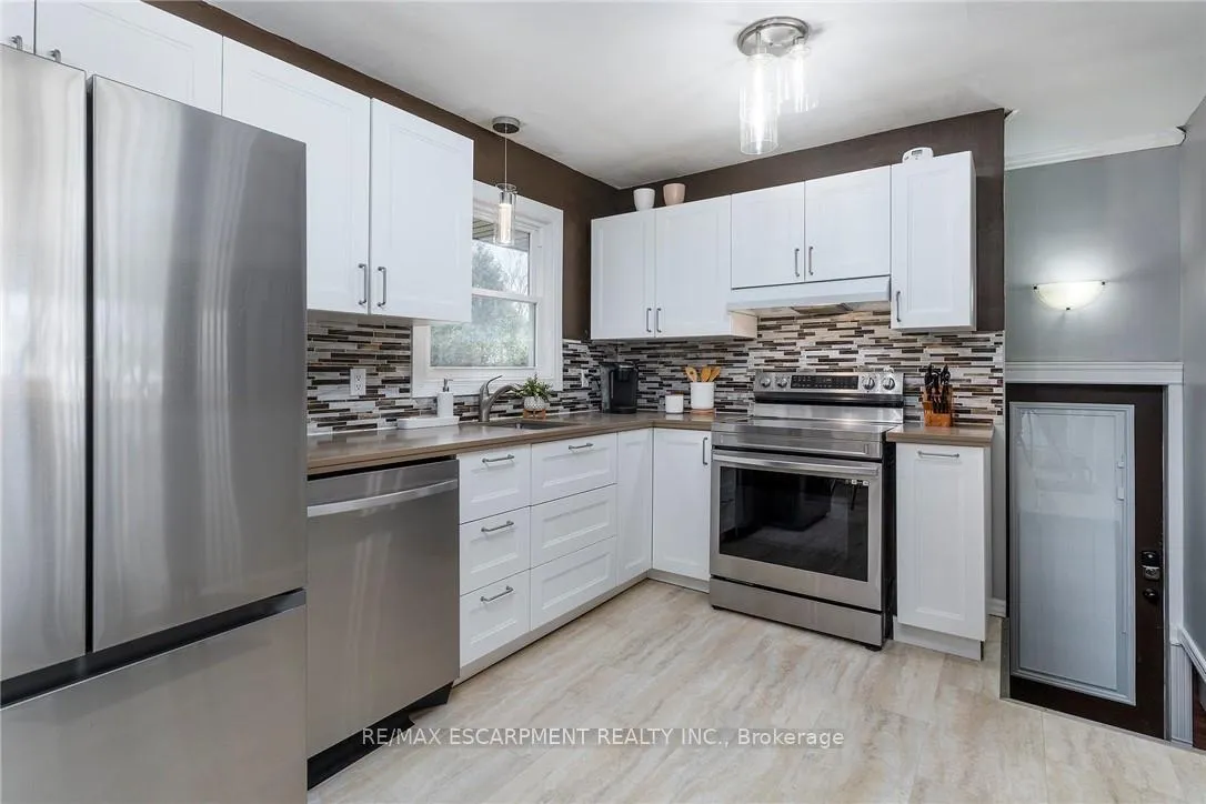 Photo 10 of 63 Seneca Avenue, Hamilton, Allison — HOMEH