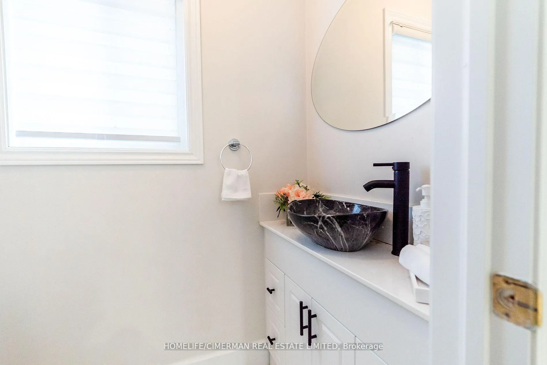 Photo 16 of 62 Jessica Drive, Barrie, Painswick South — HOMEH