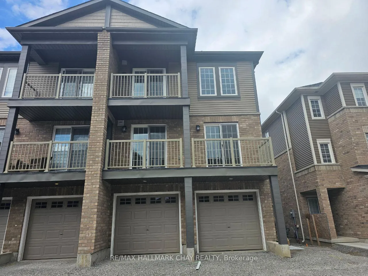 Photo 2 of Unit 4, 51 Hay Lane, Barrie, Innis-Shore — HOMEH