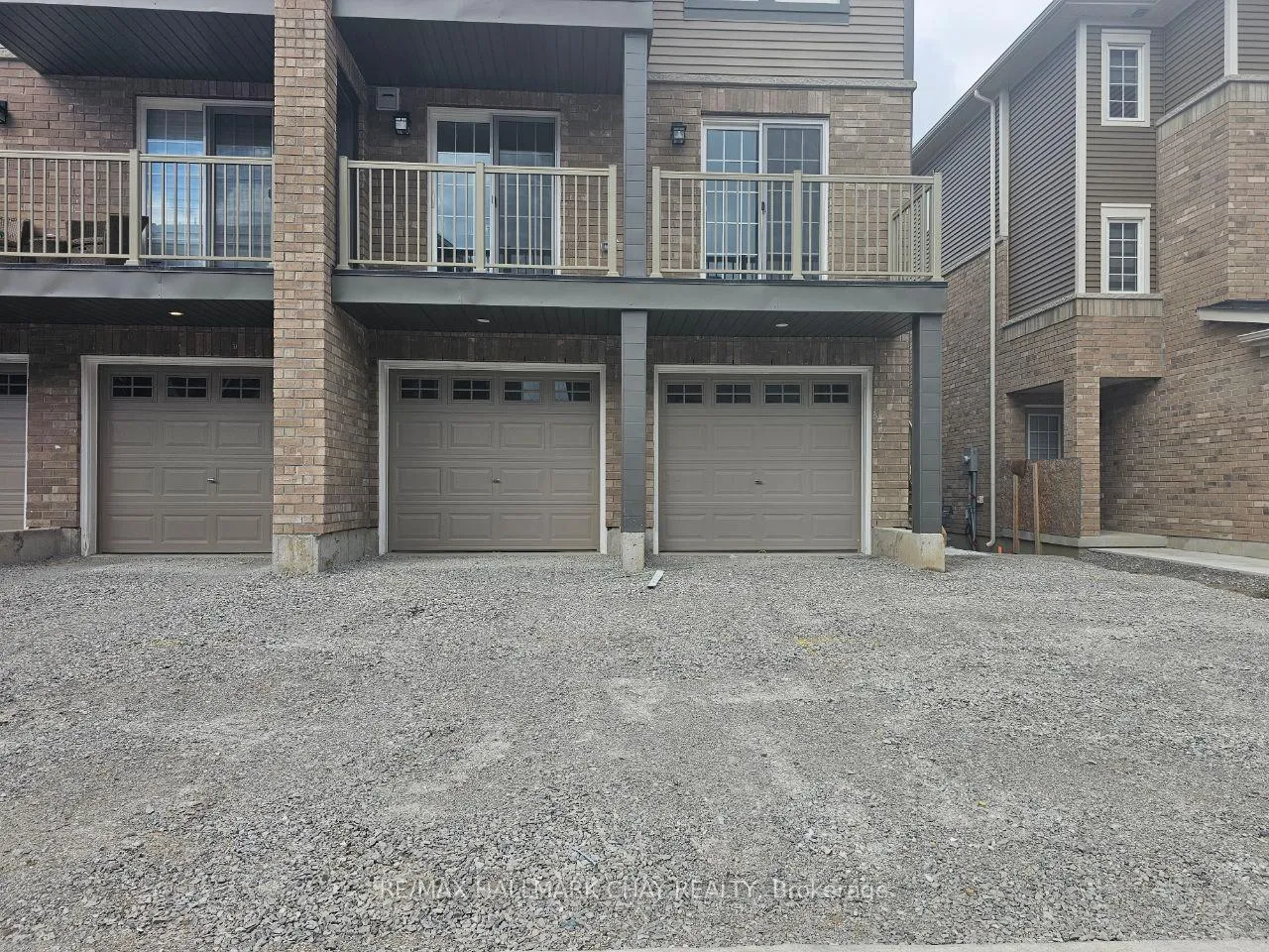 Photo 3 of Unit 4, 51 Hay Lane, Barrie, Innis-Shore — HOMEH