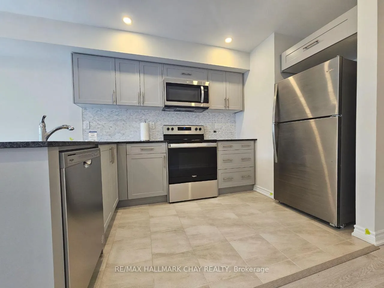 Photo 9 of Unit 4, 51 Hay Lane, Barrie, Innis-Shore — HOMEH