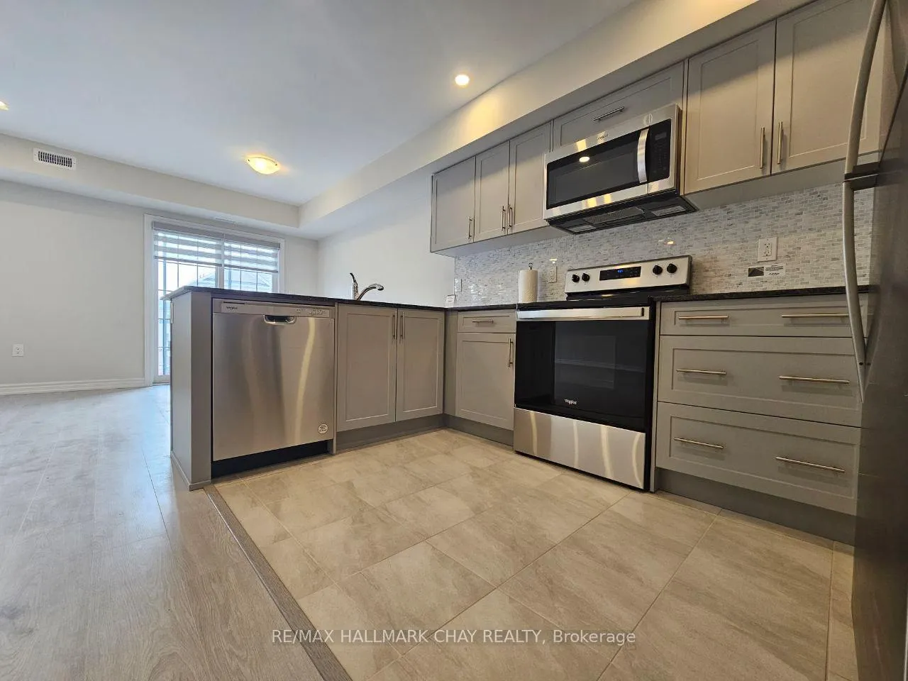 Photo 10 of Unit 4, 51 Hay Lane, Barrie, Innis-Shore — HOMEH