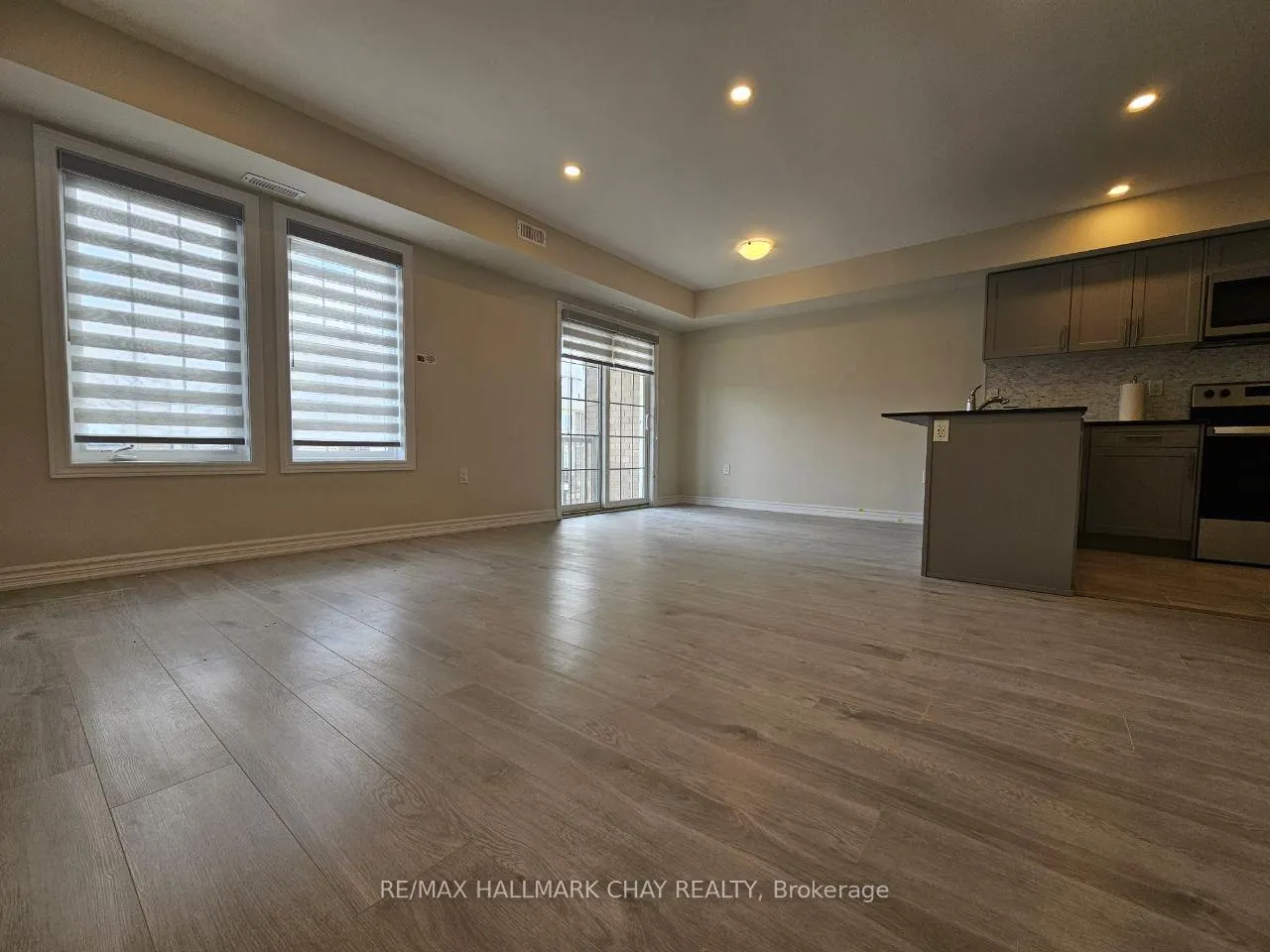 Photo 11 of Unit 4, 51 Hay Lane, Barrie, Innis-Shore — HOMEH