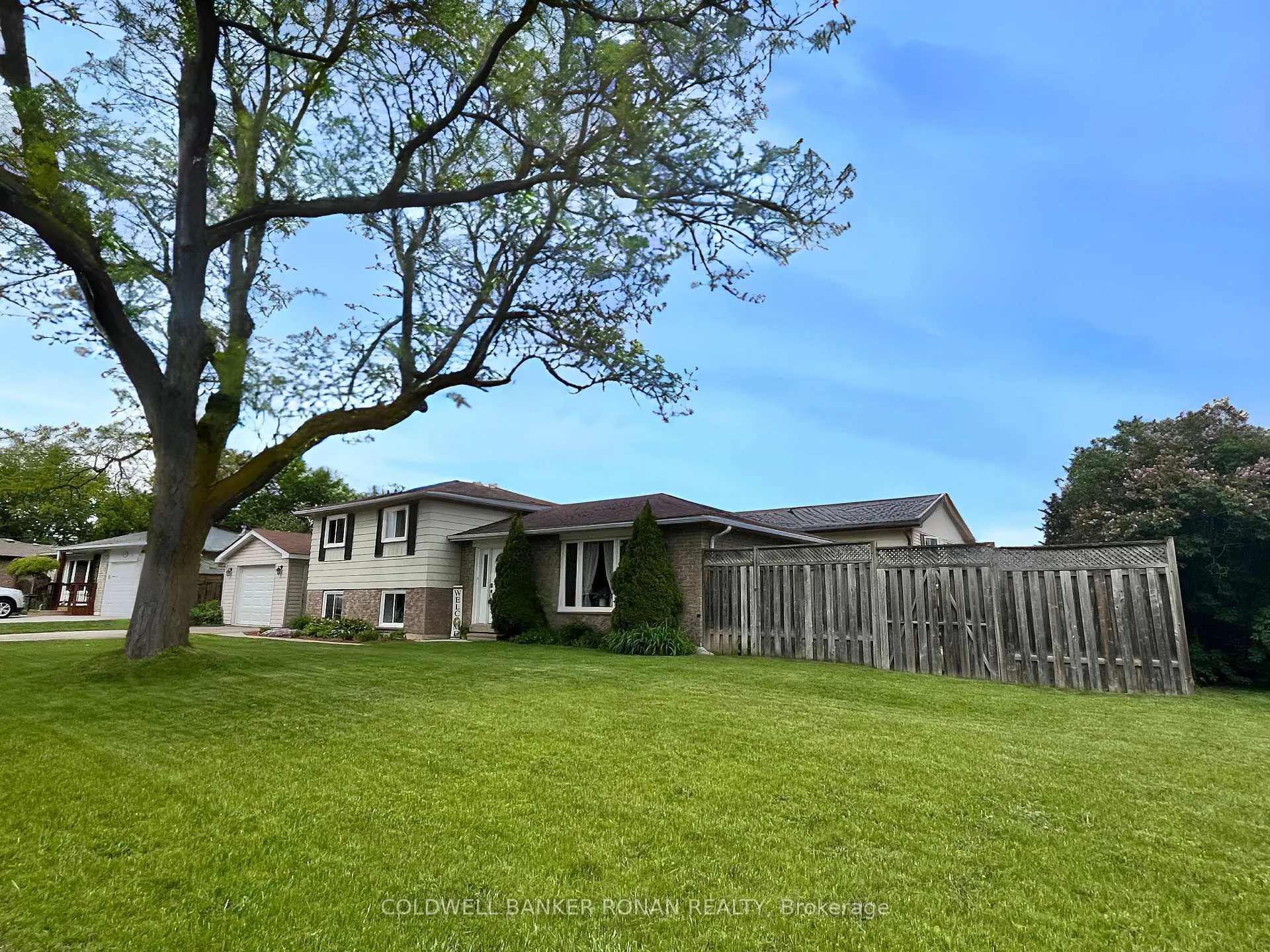 Photo 2 of 238 Mackenzie Street, New Tecumseth, Alliston — HOMEH