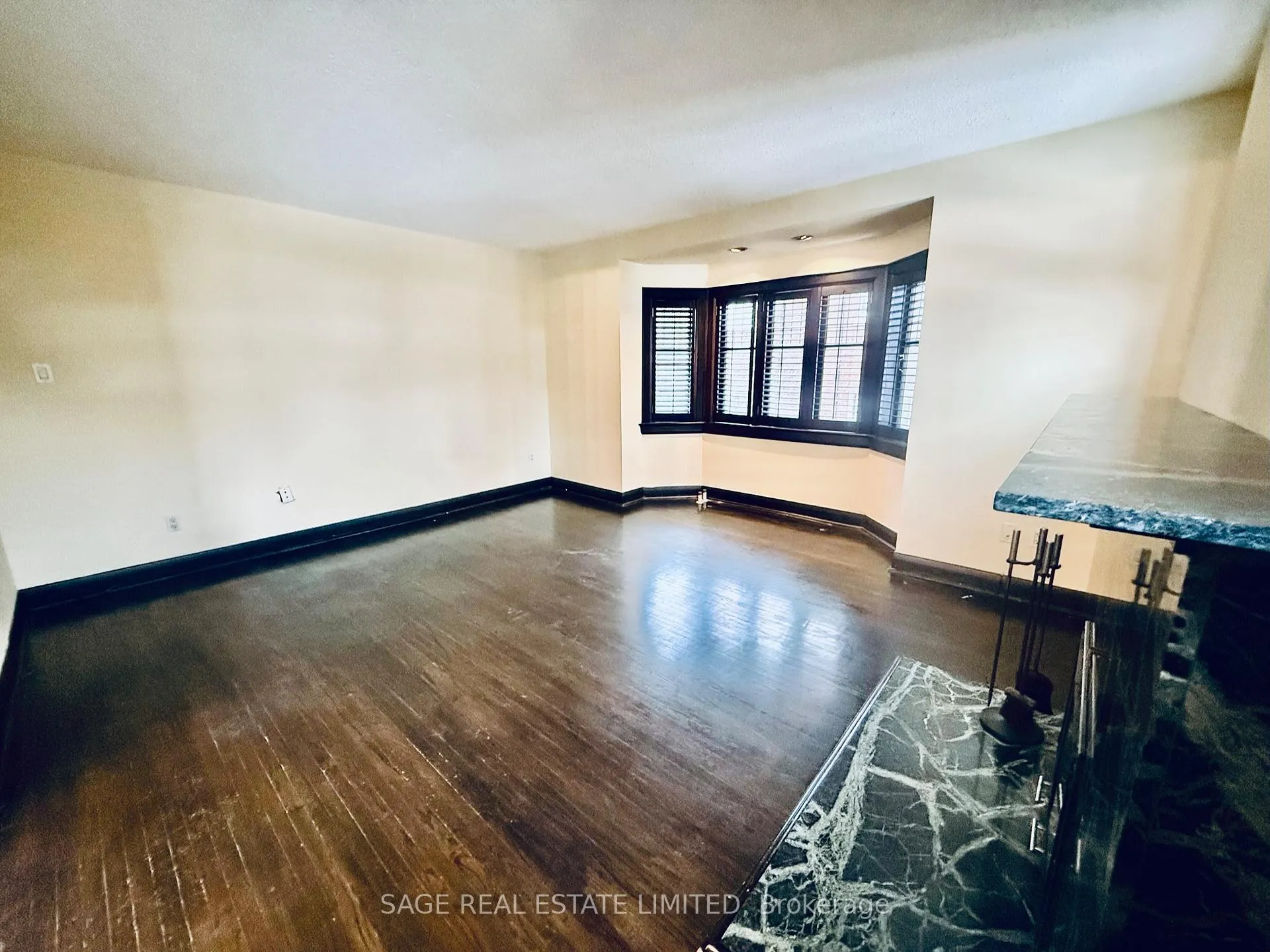 Photo 3 of Unit 6, 315 Lonsdale Road, Toronto, Casa Loma — HOMEH