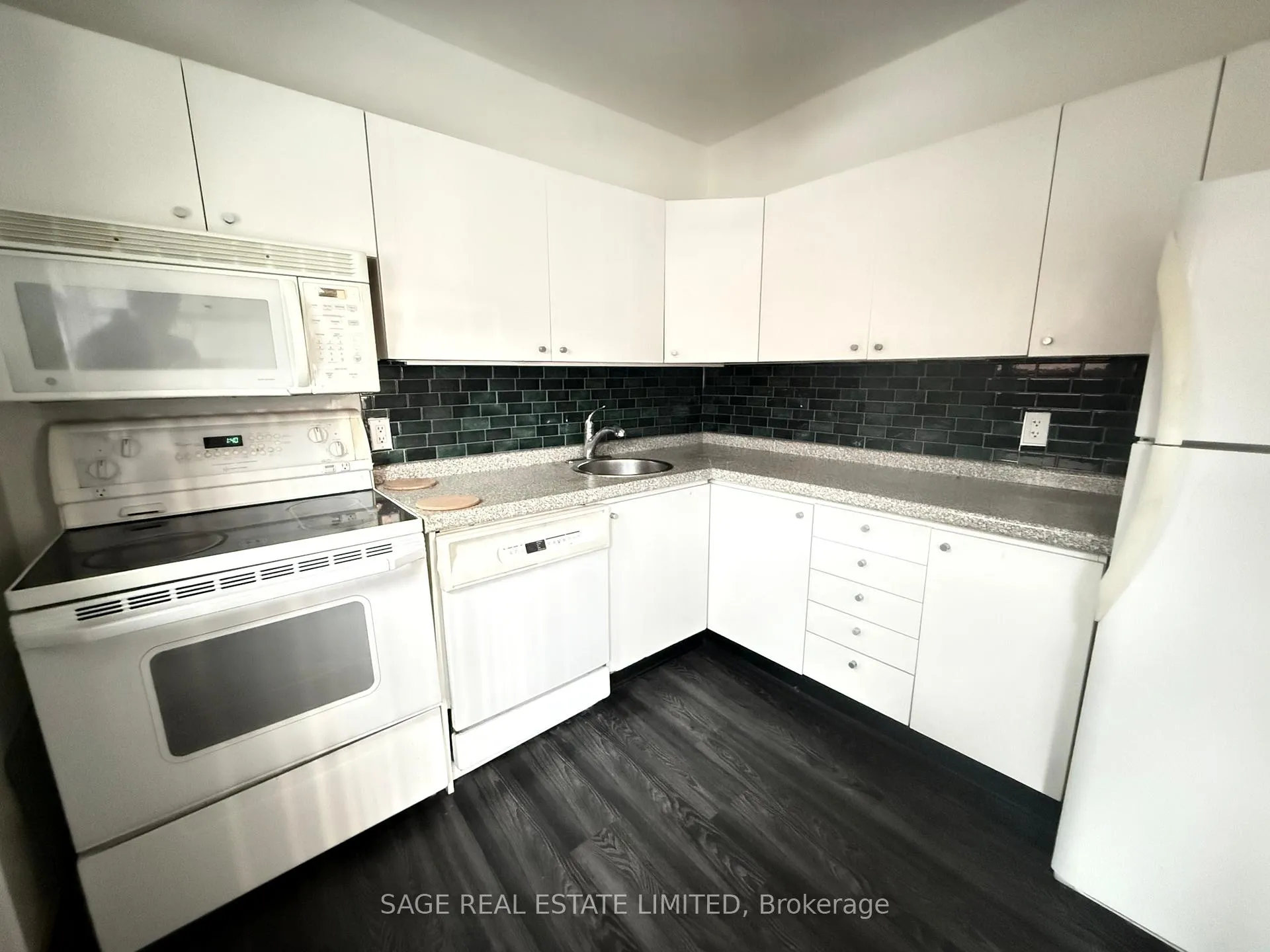 Photo 8 of Unit 6, 315 Lonsdale Road, Toronto, Casa Loma — HOMEH
