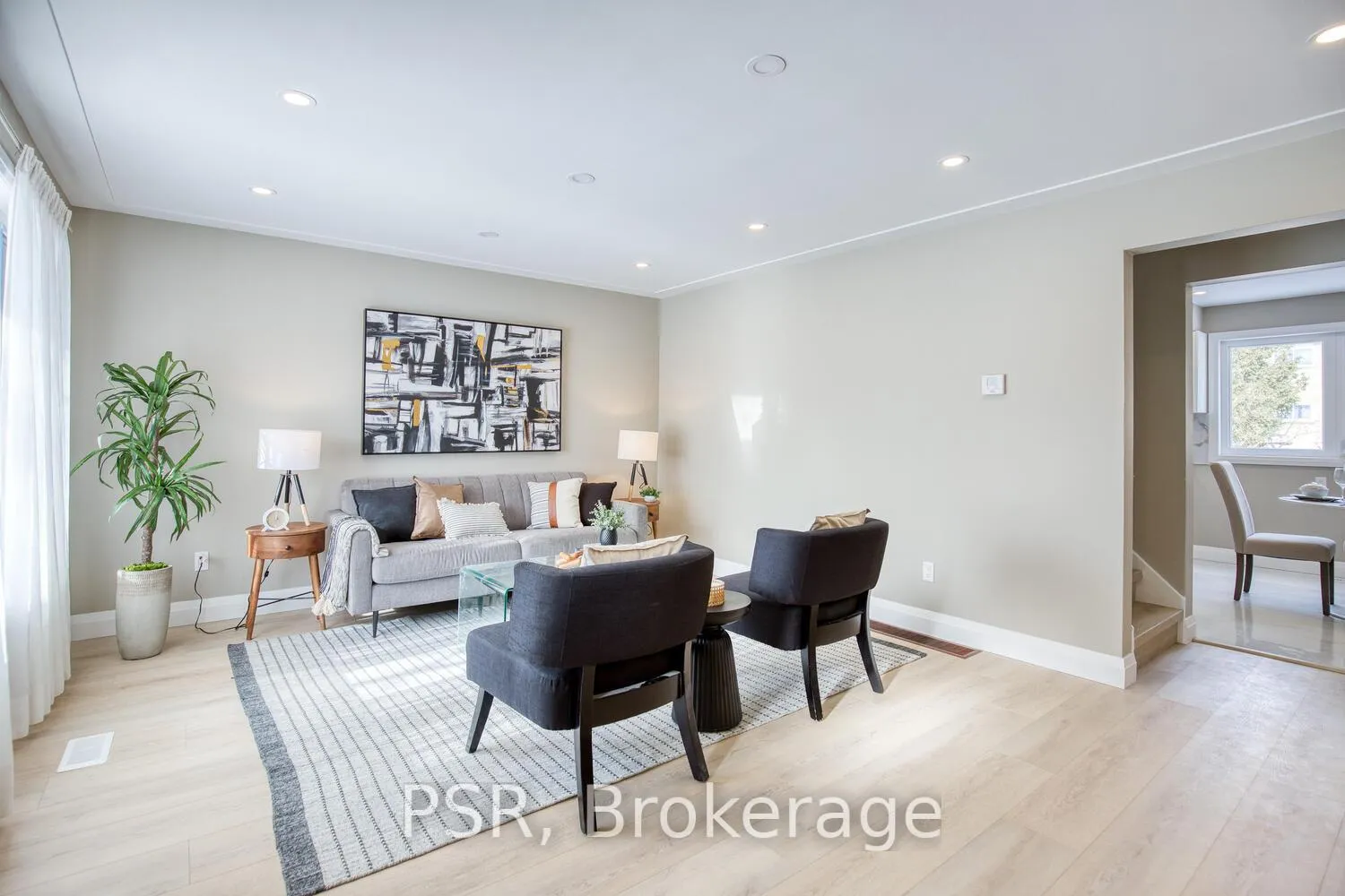 Photo 2 of 1358 Queen's Boulevard, Kitchener — HOMEH
