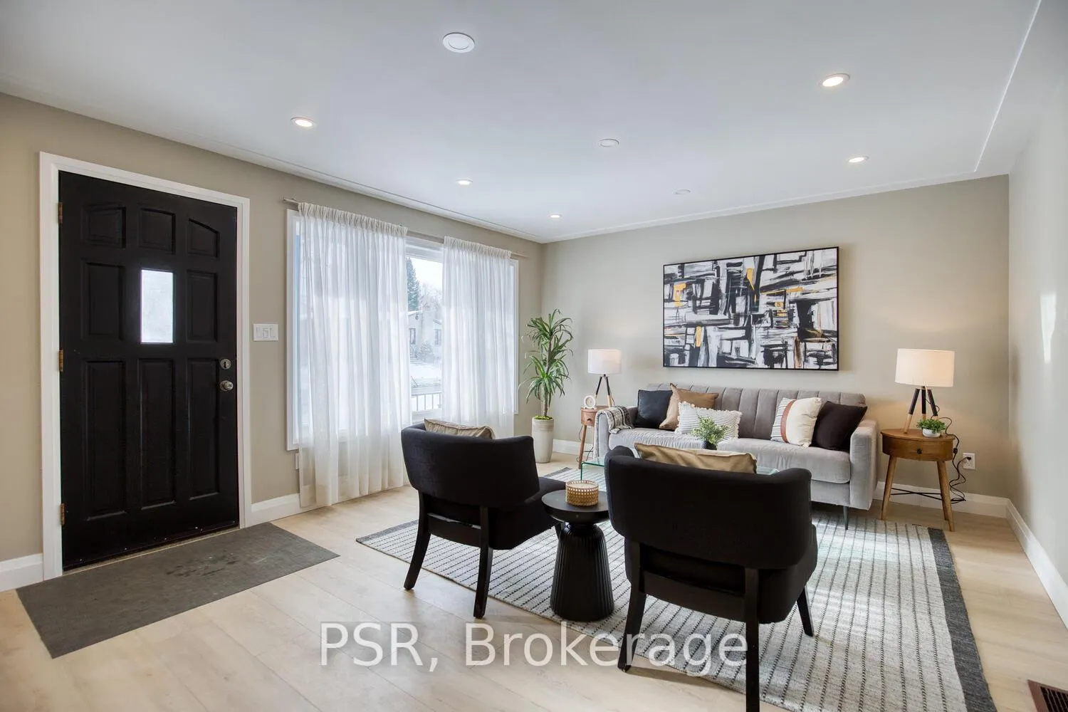 Photo 3 of 1358 Queen's Boulevard, Kitchener — HOMEH