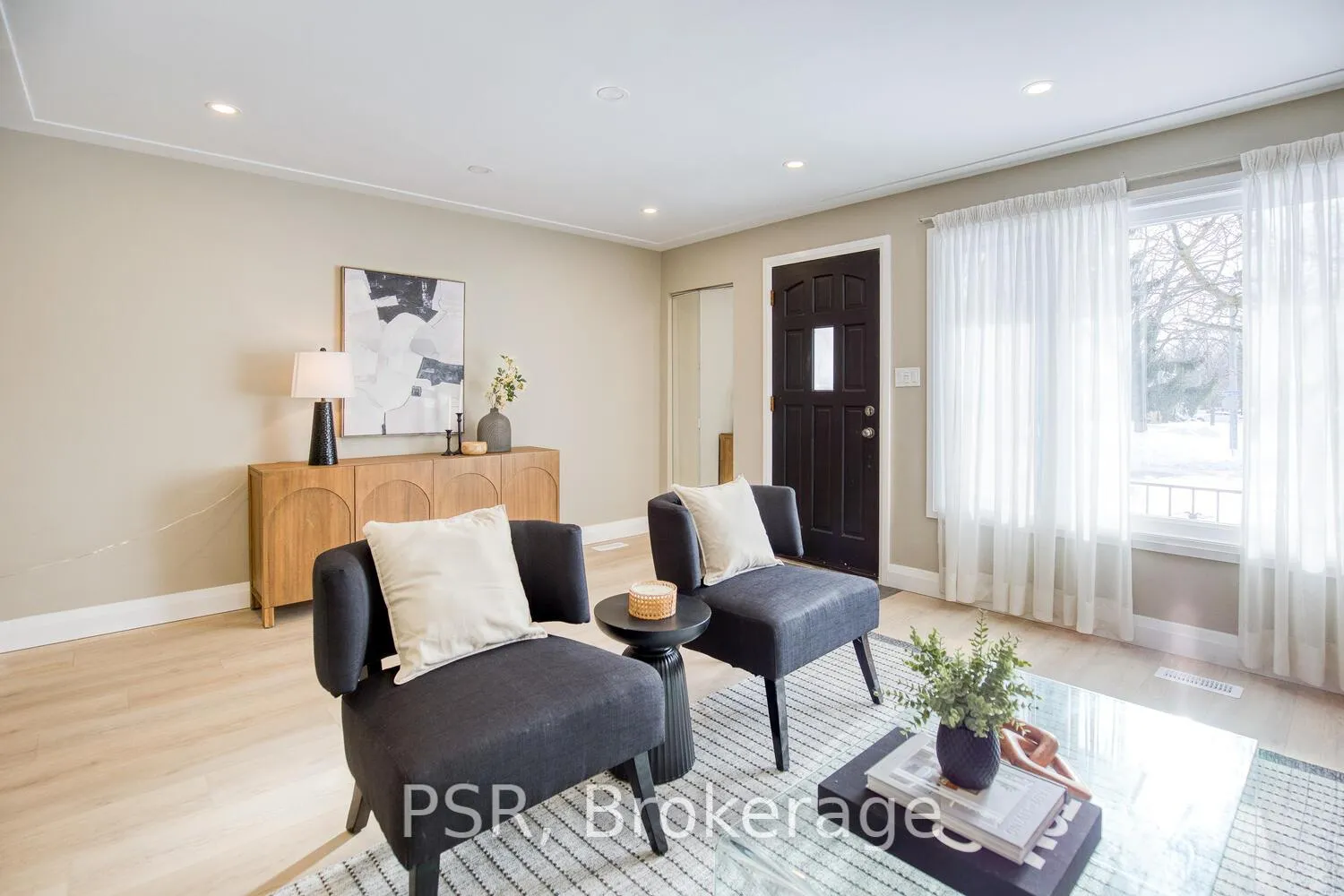 Photo 4 of 1358 Queen's Boulevard, Kitchener — HOMEH