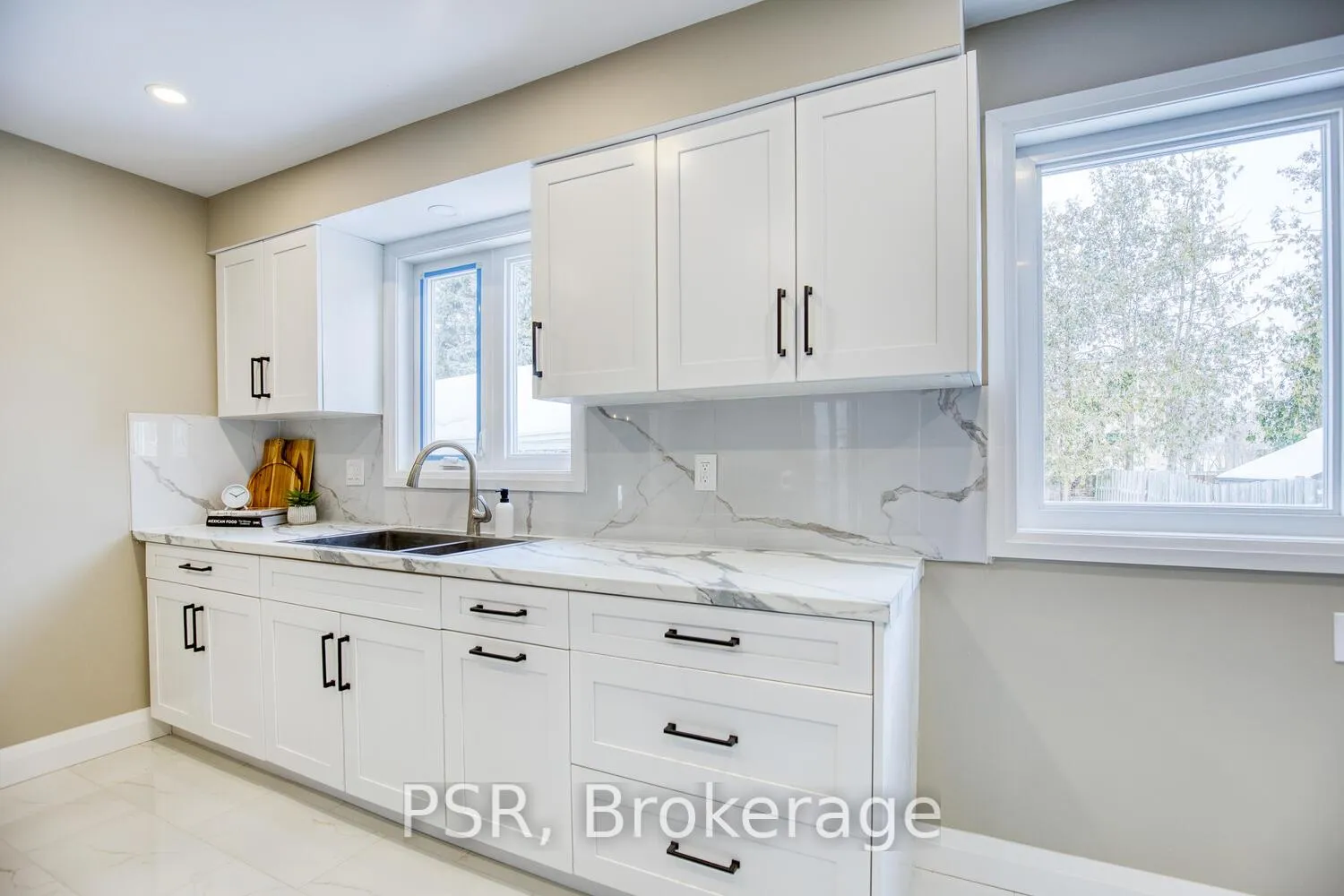 Photo 6 of 1358 Queen's Boulevard, Kitchener — HOMEH