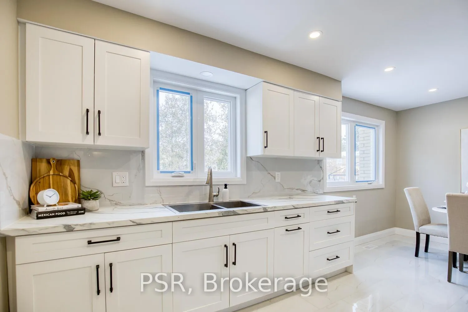Photo 8 of 1358 Queen's Boulevard, Kitchener — HOMEH