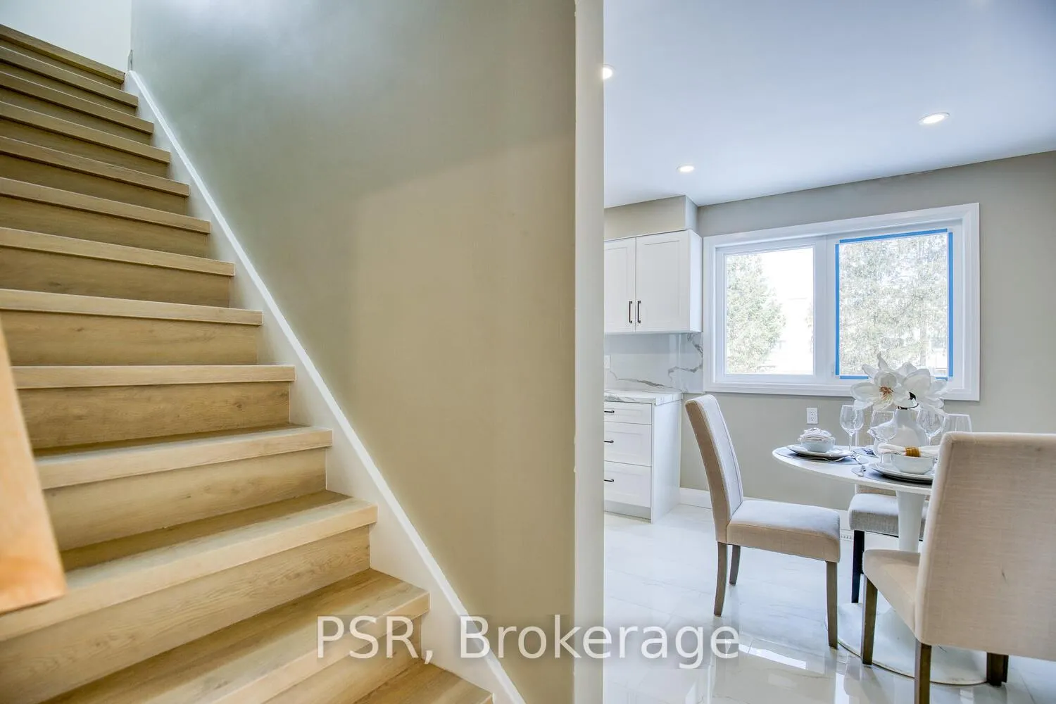 Photo 11 of 1358 Queen's Boulevard, Kitchener — HOMEH
