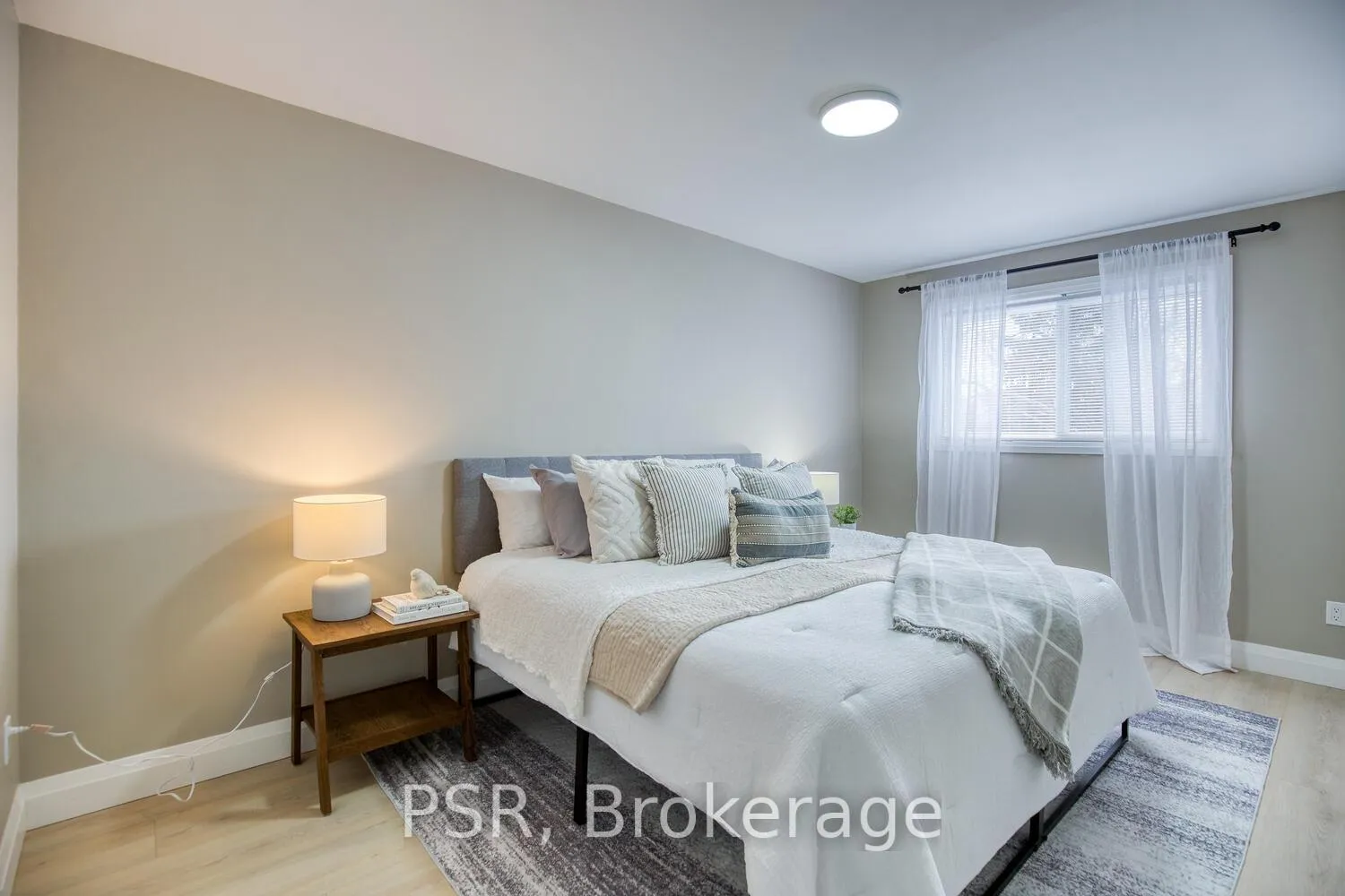 Photo 12 of 1358 Queen's Boulevard, Kitchener — HOMEH