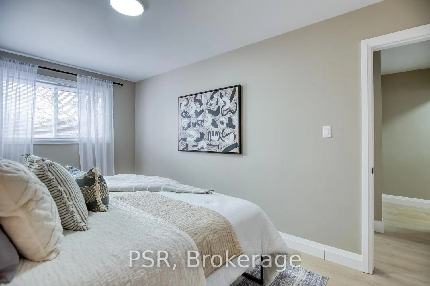 Photo 13 of 1358 Queen's Boulevard, Kitchener — HOMEH