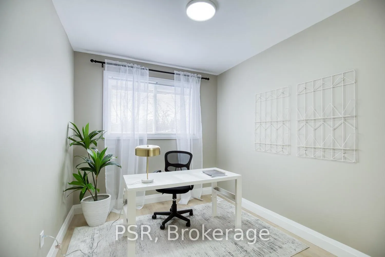 Photo 15 of 1358 Queen's Boulevard, Kitchener — HOMEH