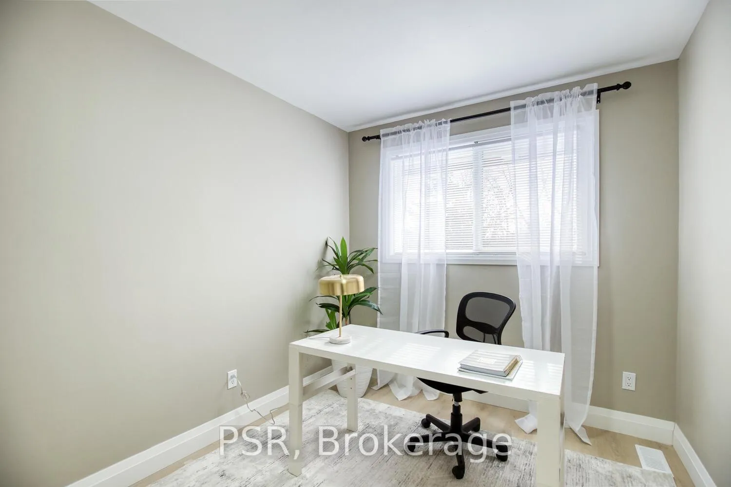 Photo 16 of 1358 Queen's Boulevard, Kitchener — HOMEH