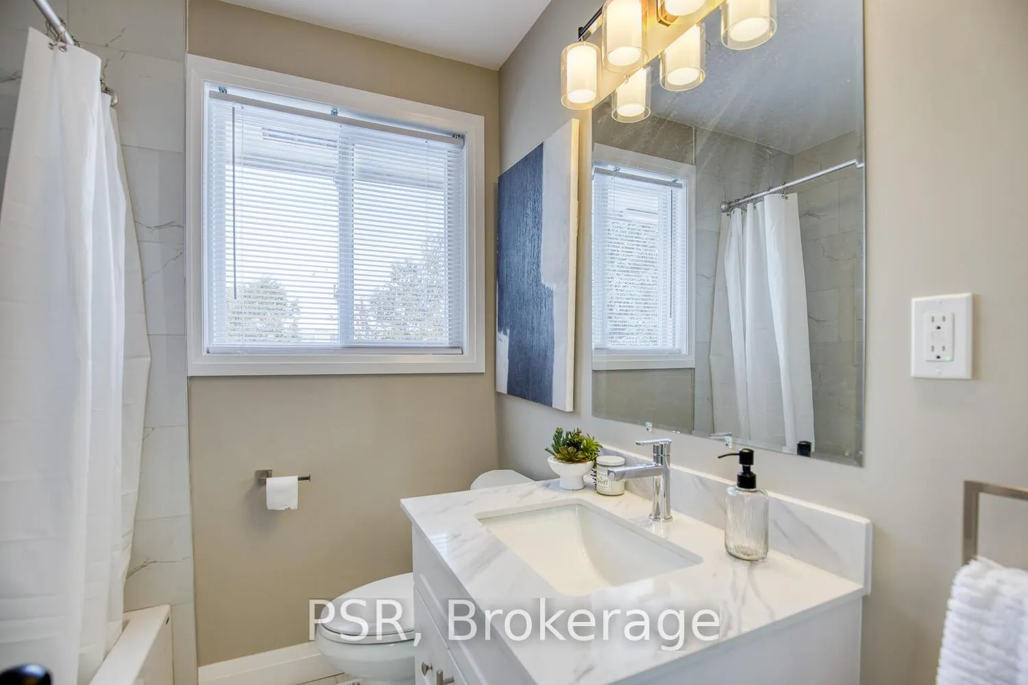 Photo 18 of 1358 Queen's Boulevard, Kitchener — HOMEH