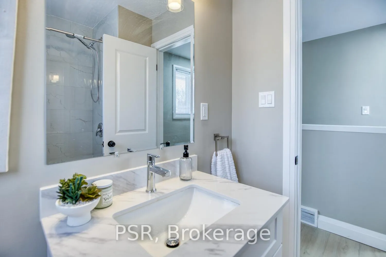 Photo 19 of 1358 Queen's Boulevard, Kitchener — HOMEH