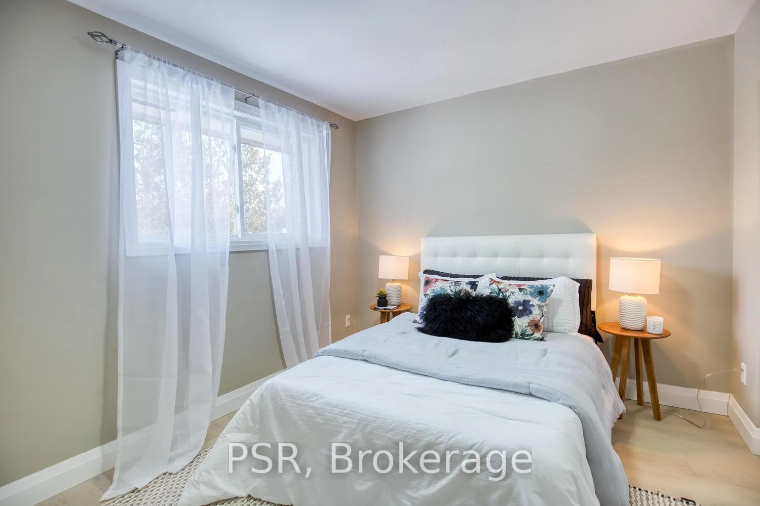 Photo 20 of 1358 Queen's Boulevard, Kitchener — HOMEH