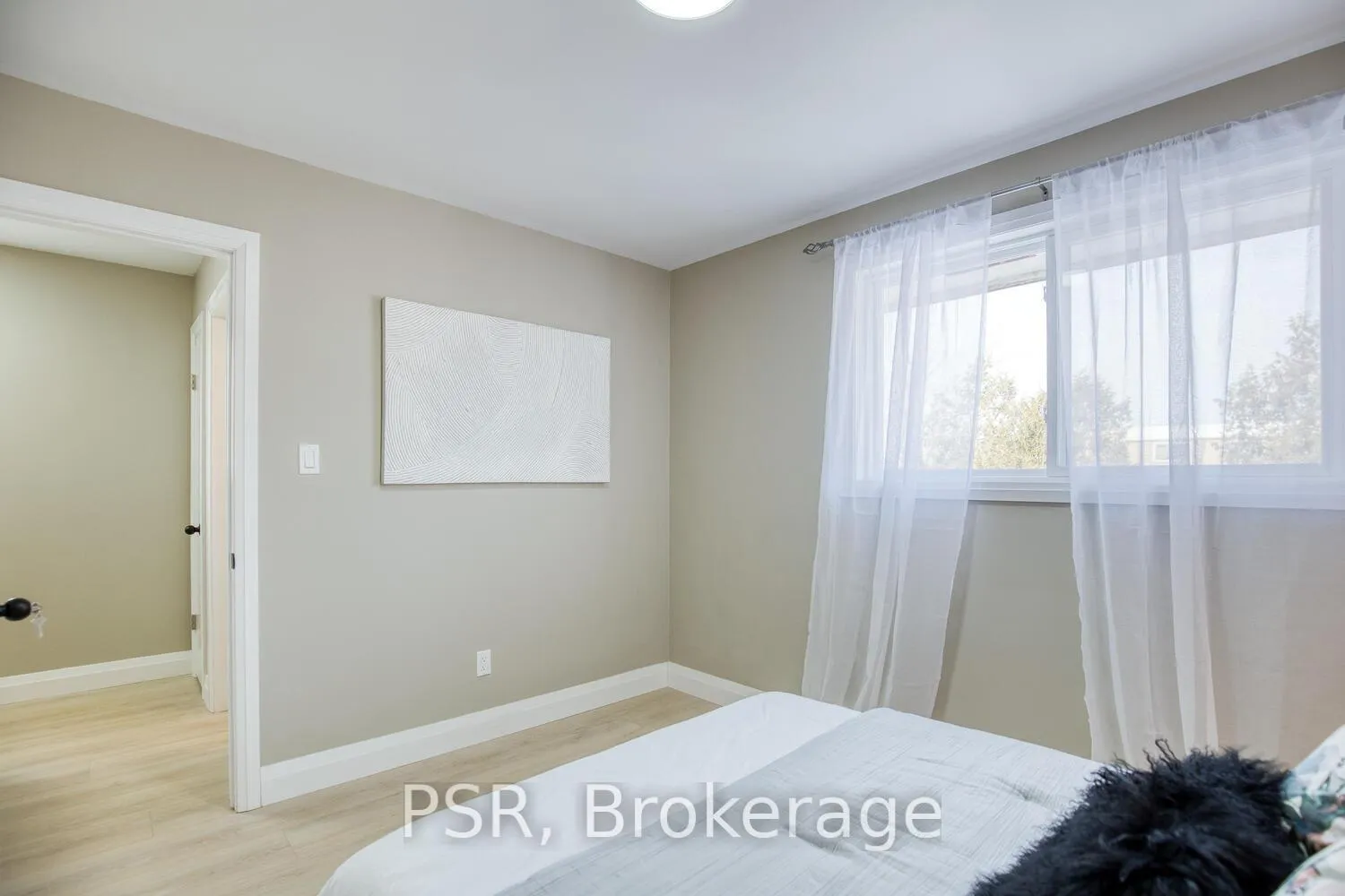 Photo 22 of 1358 Queen's Boulevard, Kitchener — HOMEH