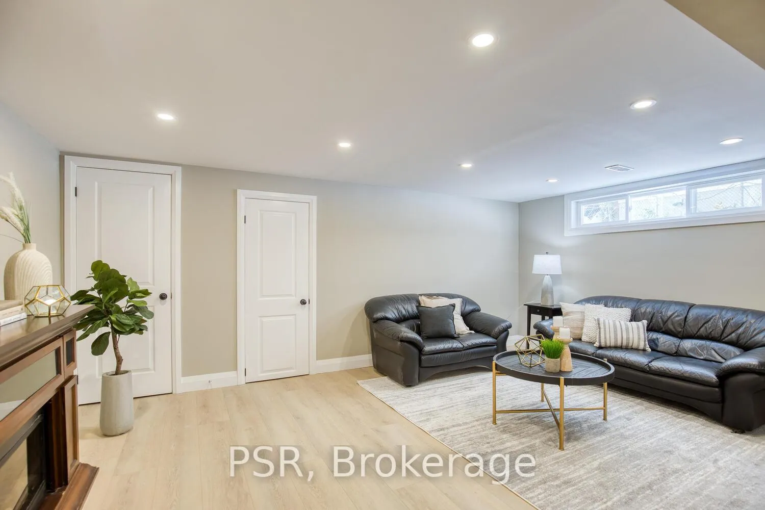 Photo 24 of 1358 Queen's Boulevard, Kitchener — HOMEH