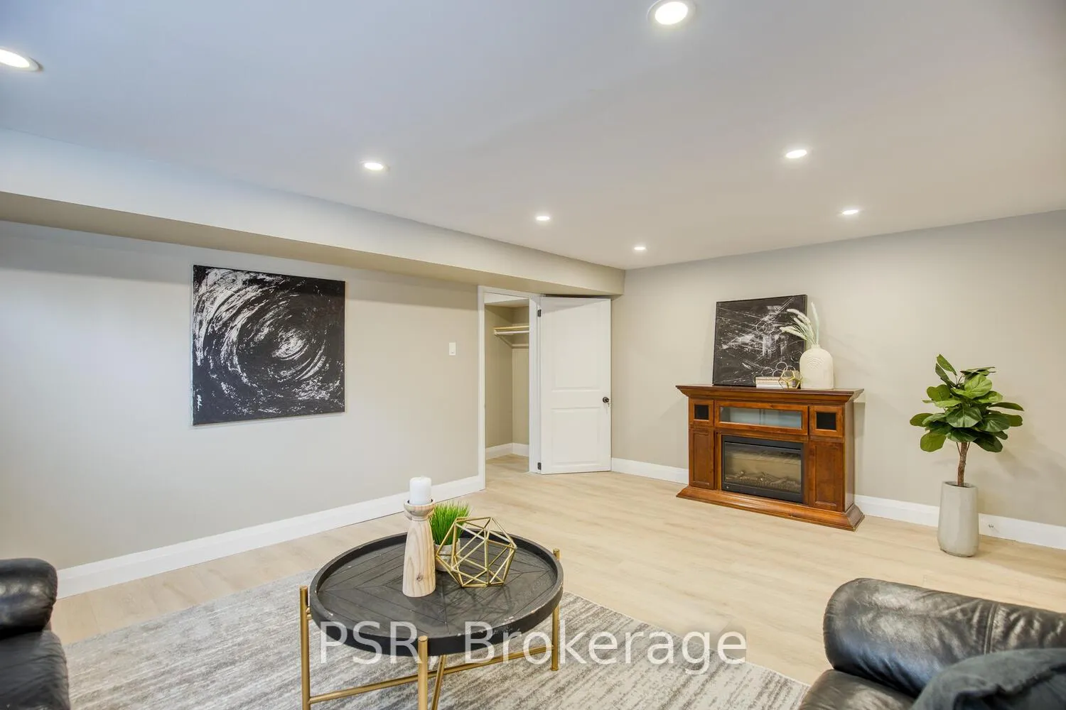 Photo 27 of 1358 Queen's Boulevard, Kitchener — HOMEH